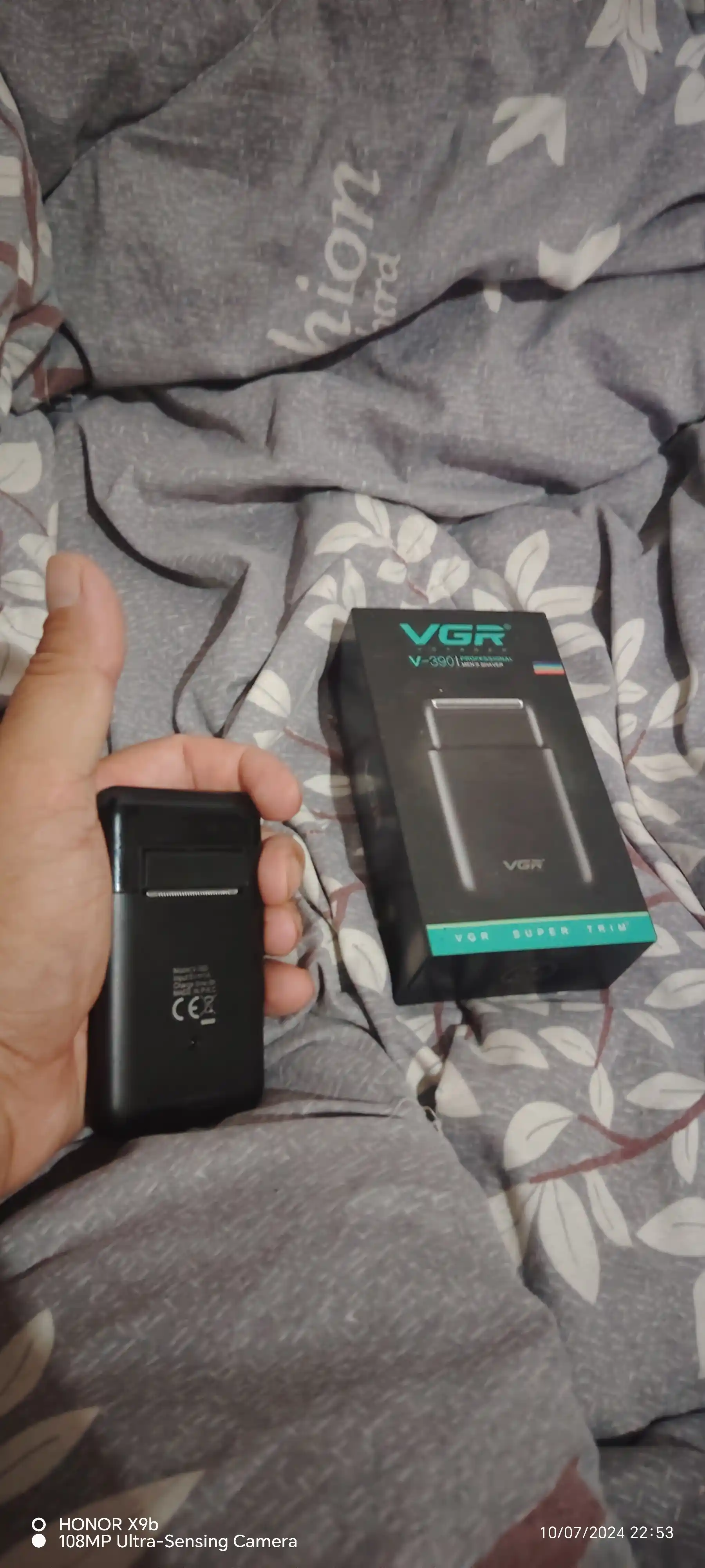 Elektr ustara VGR V-390, portativ shaver, quruq va nam soqol olish uchun