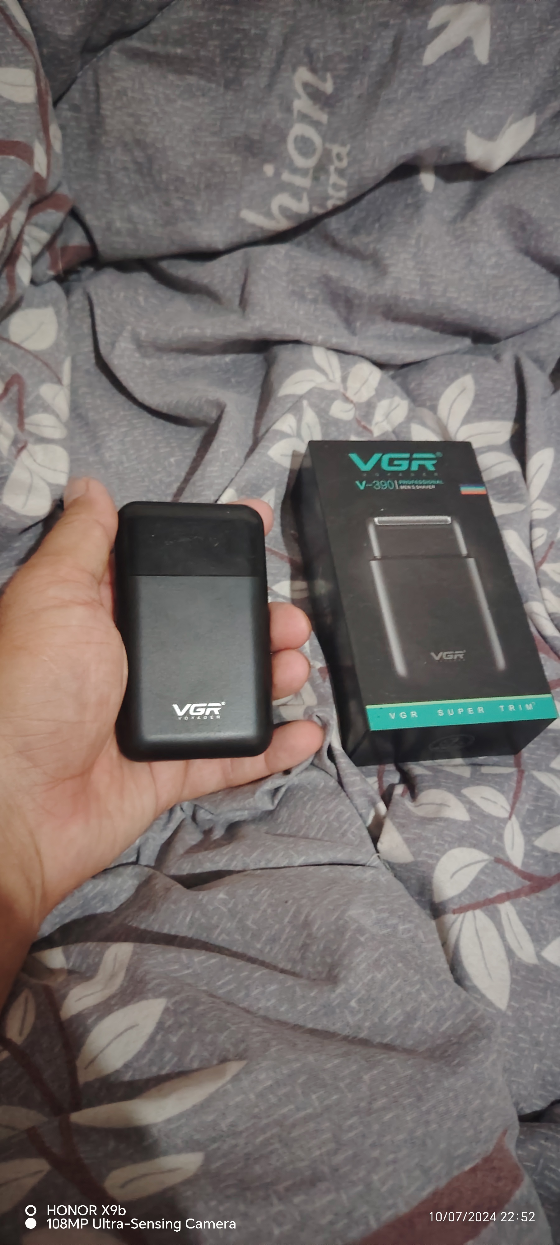 Elektr ustara VGR V-390, portativ shaver, quruq va nam soqol olish uchun