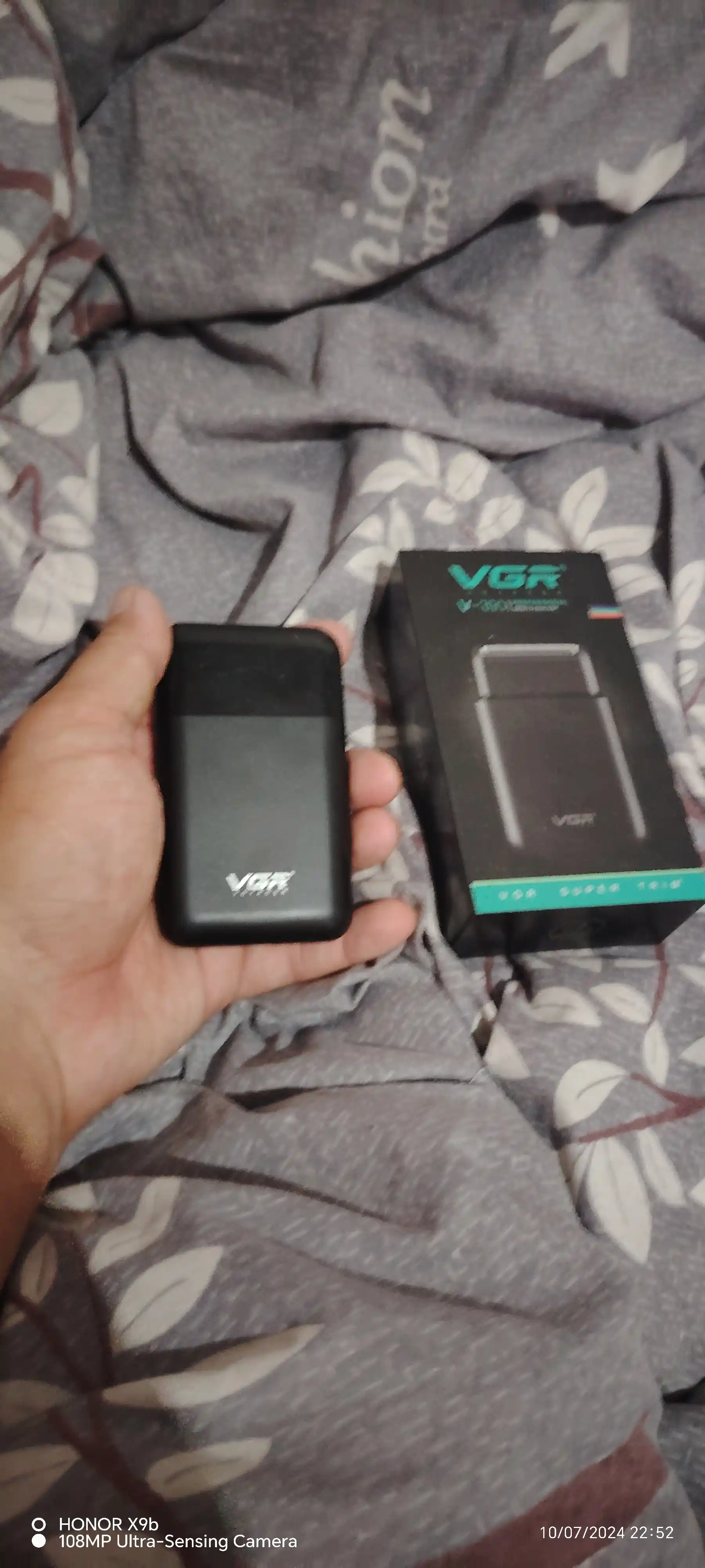 Elektr ustara VGR V-390, portativ shaver, quruq va nam soqol olish uchun