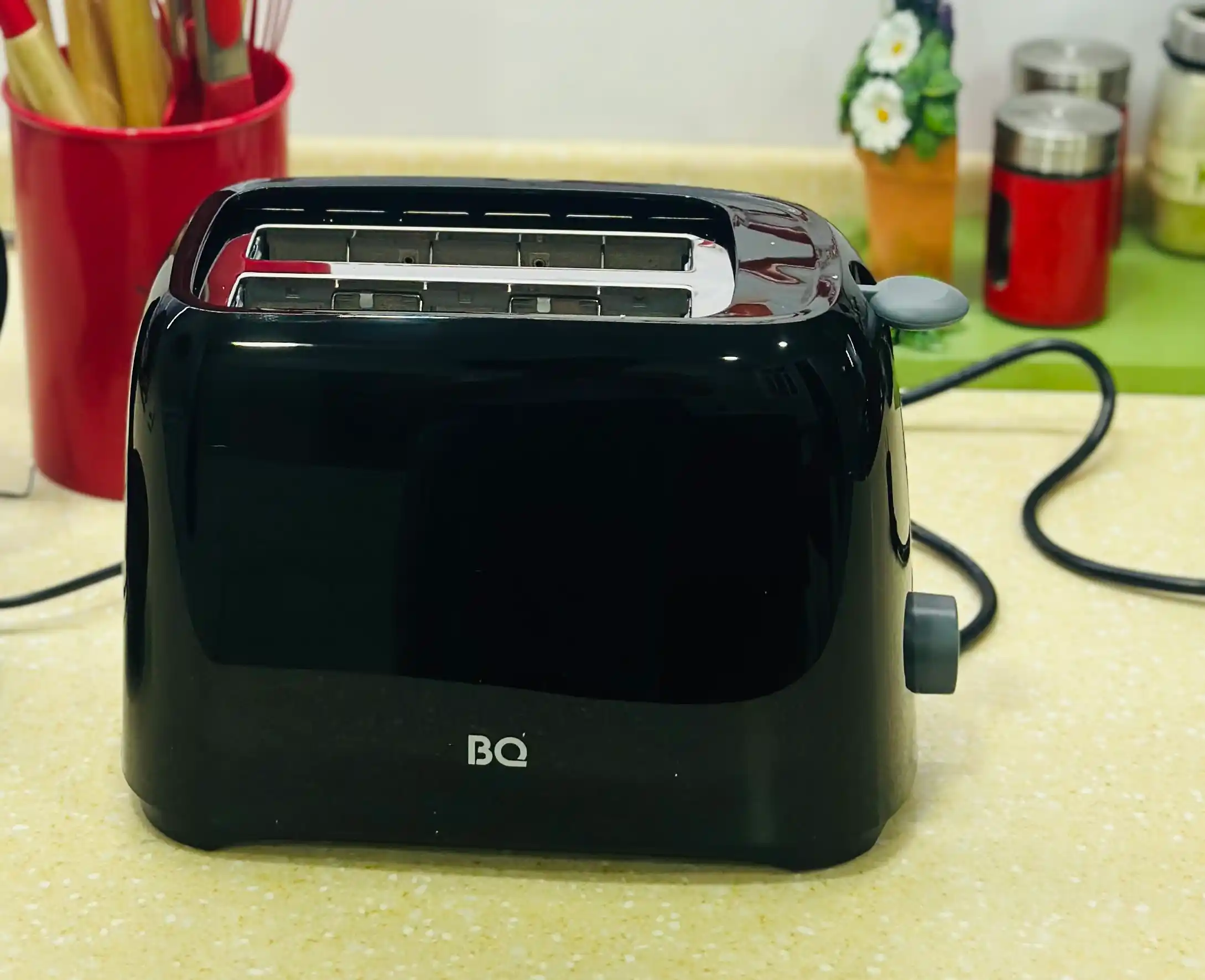 Тостер BQ T1007, мощность 700 Вт, 2 отсека, 6 степеней обжарки