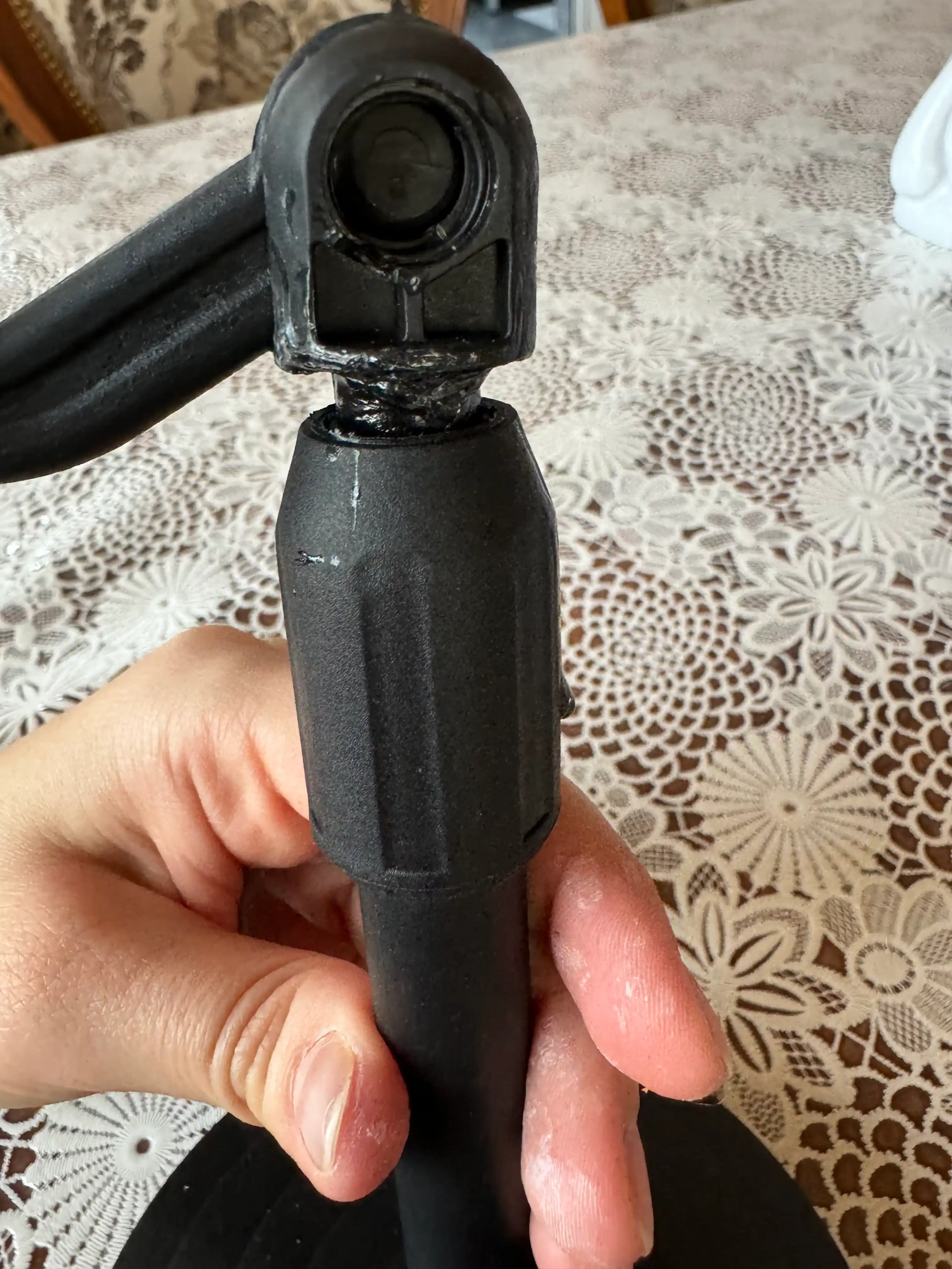 Stol usti telefon ushlagichi