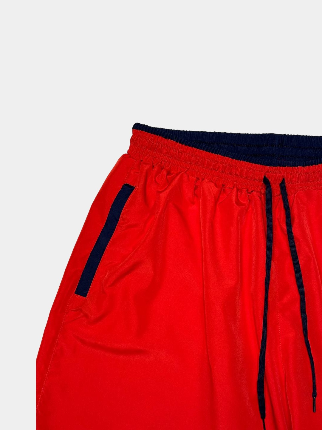 Men opamni suzish kiyimida kordim va uni ayyorlik bilan yoldan ozdirdim.