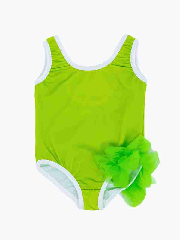 Bir qismli suzish kostyumidagi gozal qiz