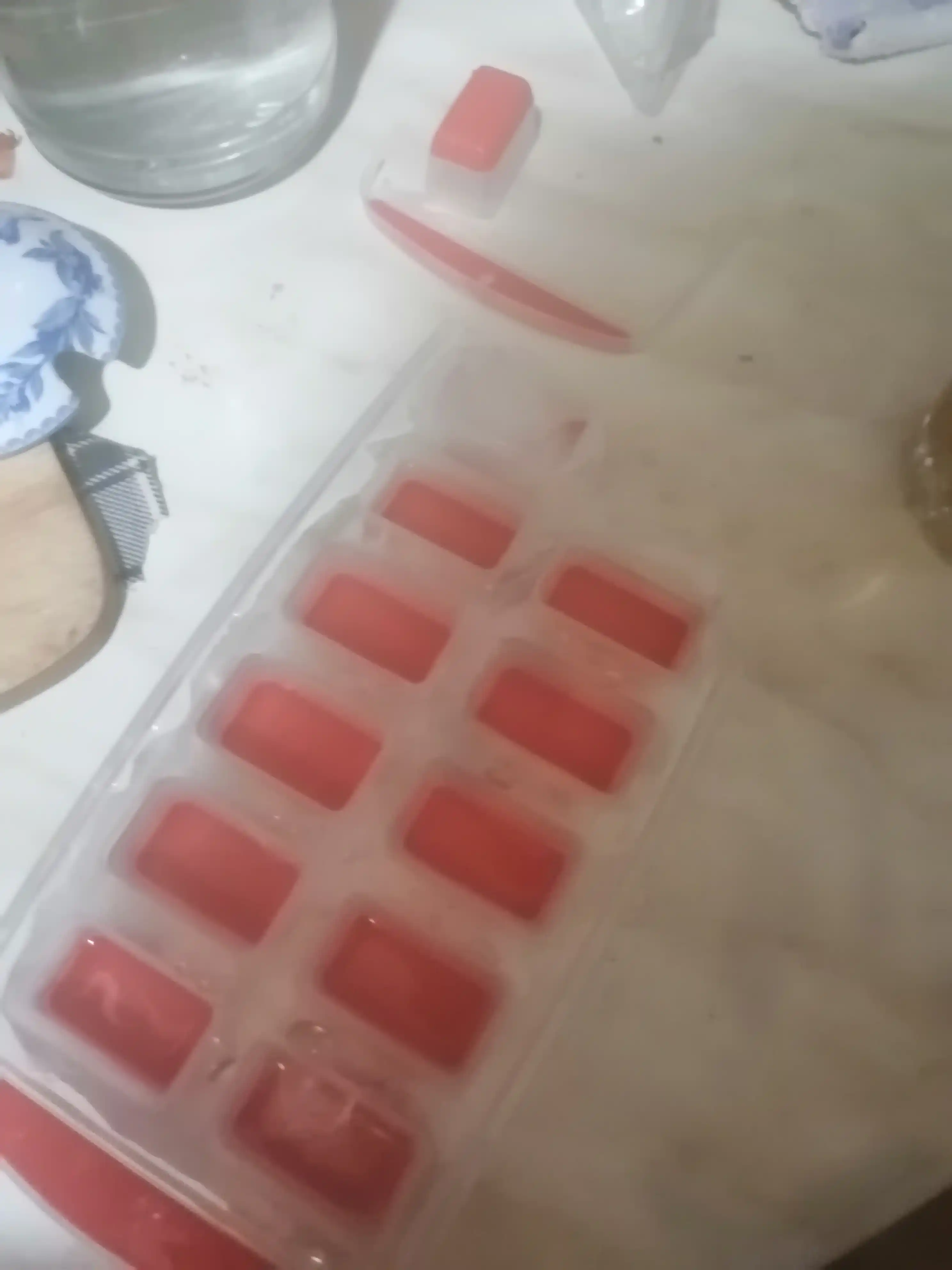 Silikon va plastmassadan tayyorlangan muz  uchun qolip, muz tayyorlash uchun idish