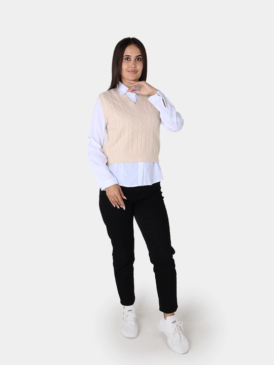 Ayollar jileti komplektida ko'ylaki bilan