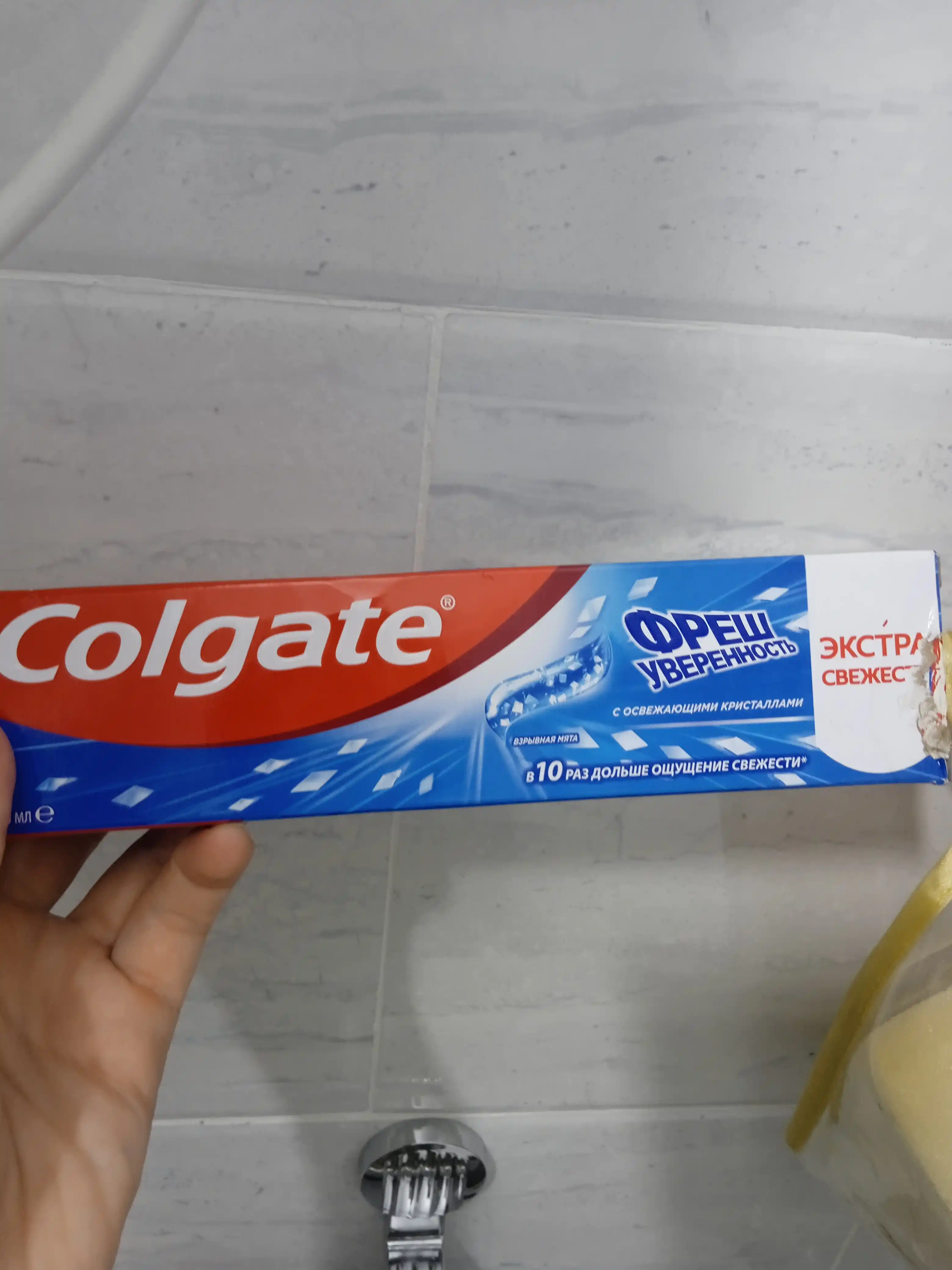 Зубная паста Colgate "Фреш Уверенность" Нежная Мята, 100 мл