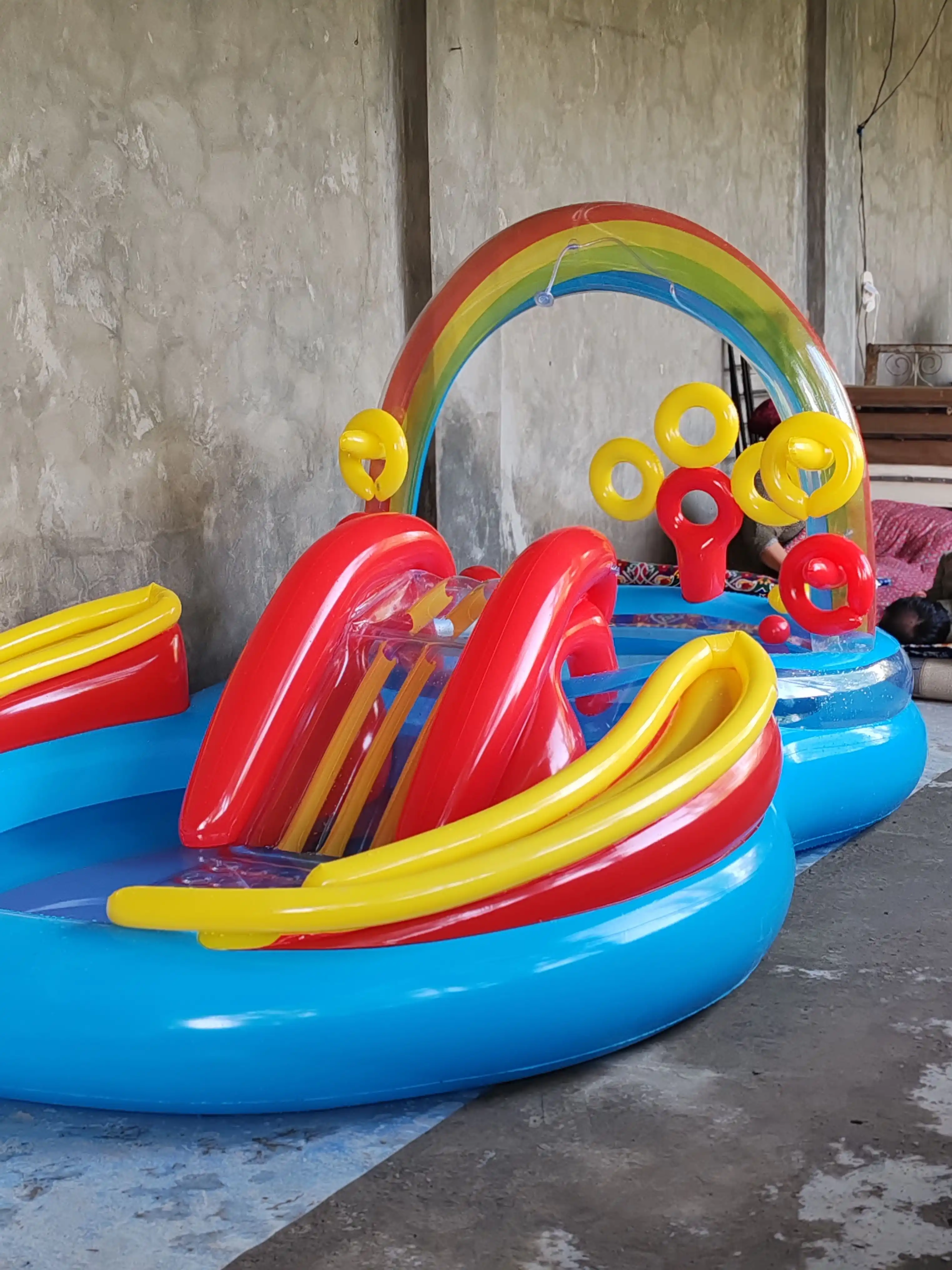 Надувной игровой центр - детский бассейн с горкой Intex 57453 "Радуга", 297 * 193 * 135 см