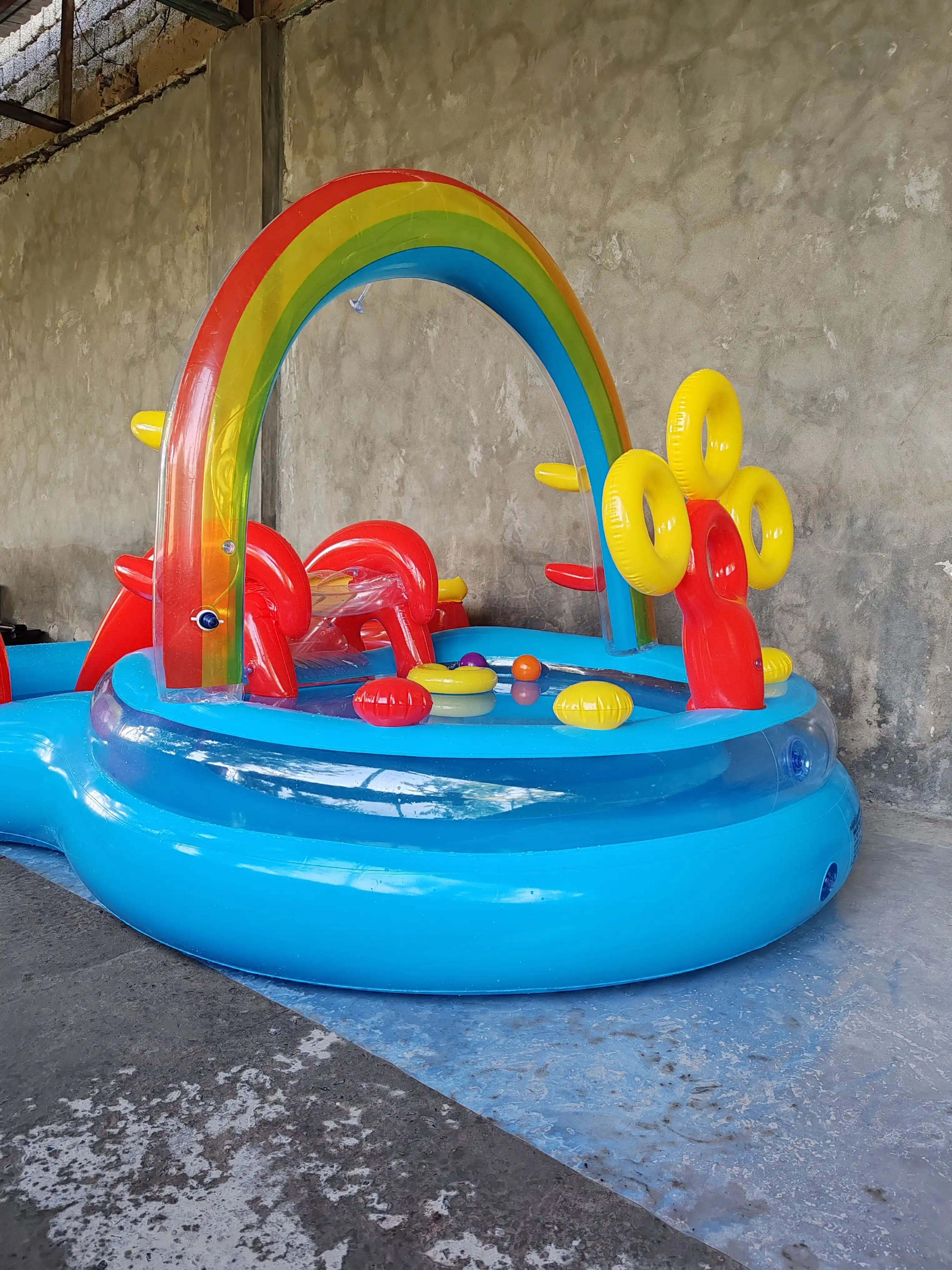 Надувной игровой центр - детский бассейн с горкой Intex 57453 "Радуга", 297 * 193 * 135 см