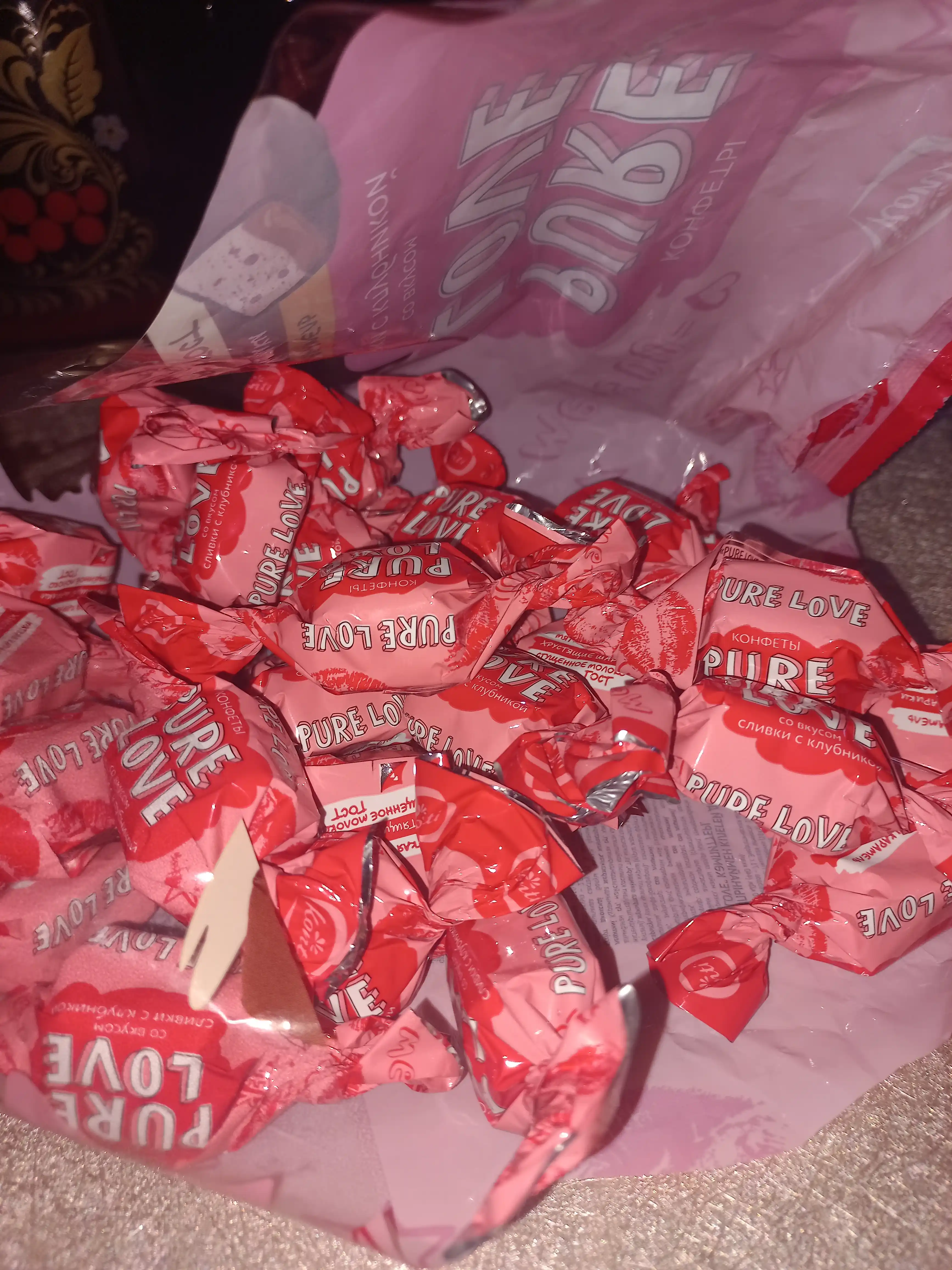 Konti - qulupnayli qaymoq ta’mli Pure love konfetlari, 500 g