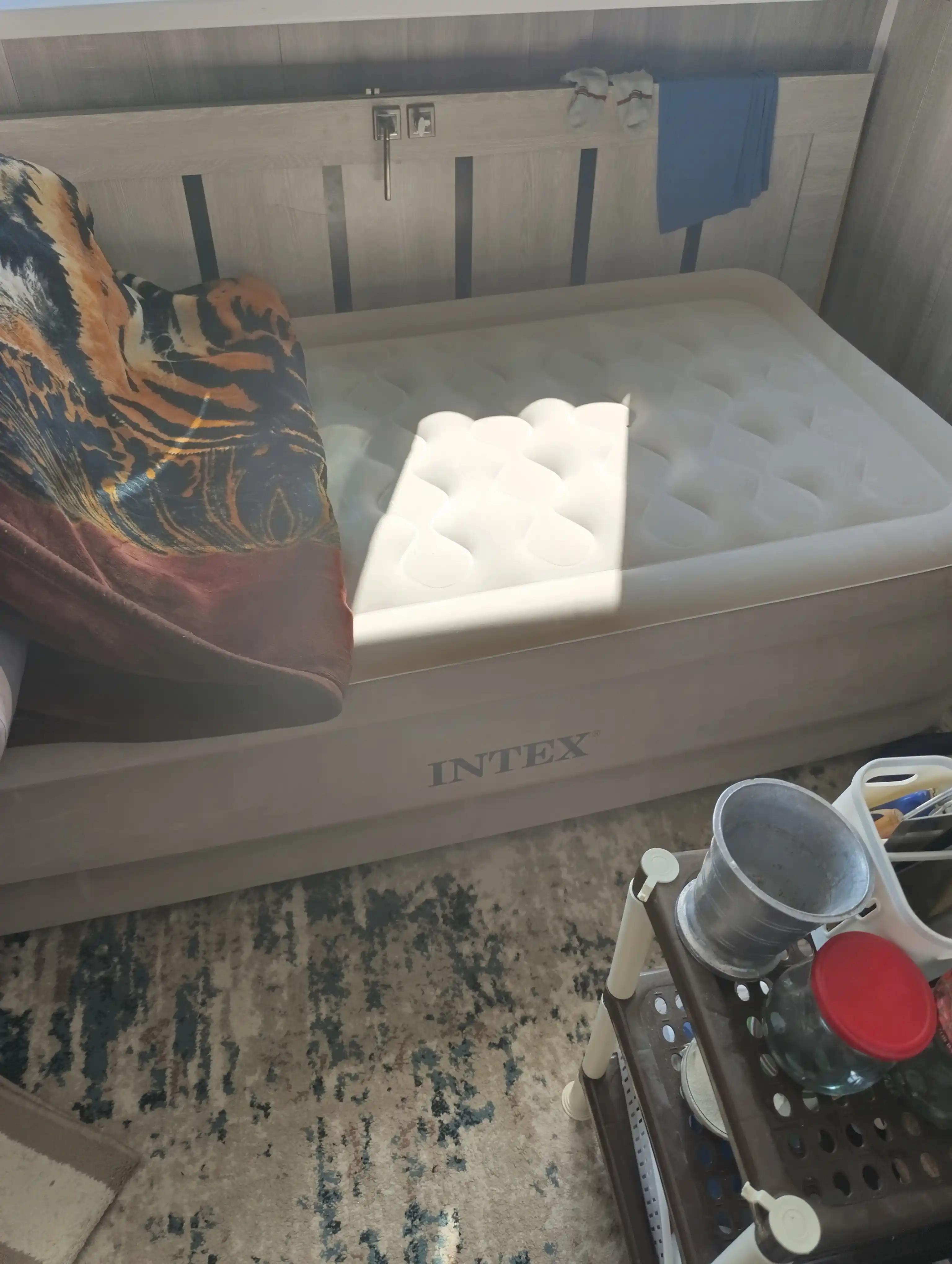 Intex elektr nasosi o‘rnatilgan bir kishilik shishiriladigan karavot, 99 * 191 * 46 sm
