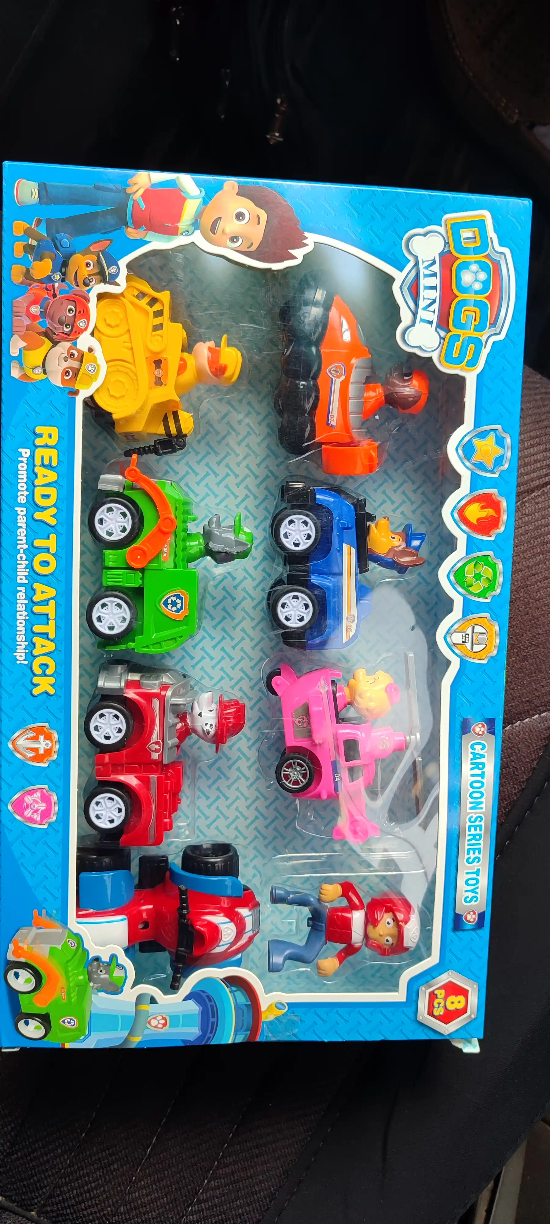"Posbon kuchukchalar" barcha qaxramonlari to'plam ichida Paw Patrol
