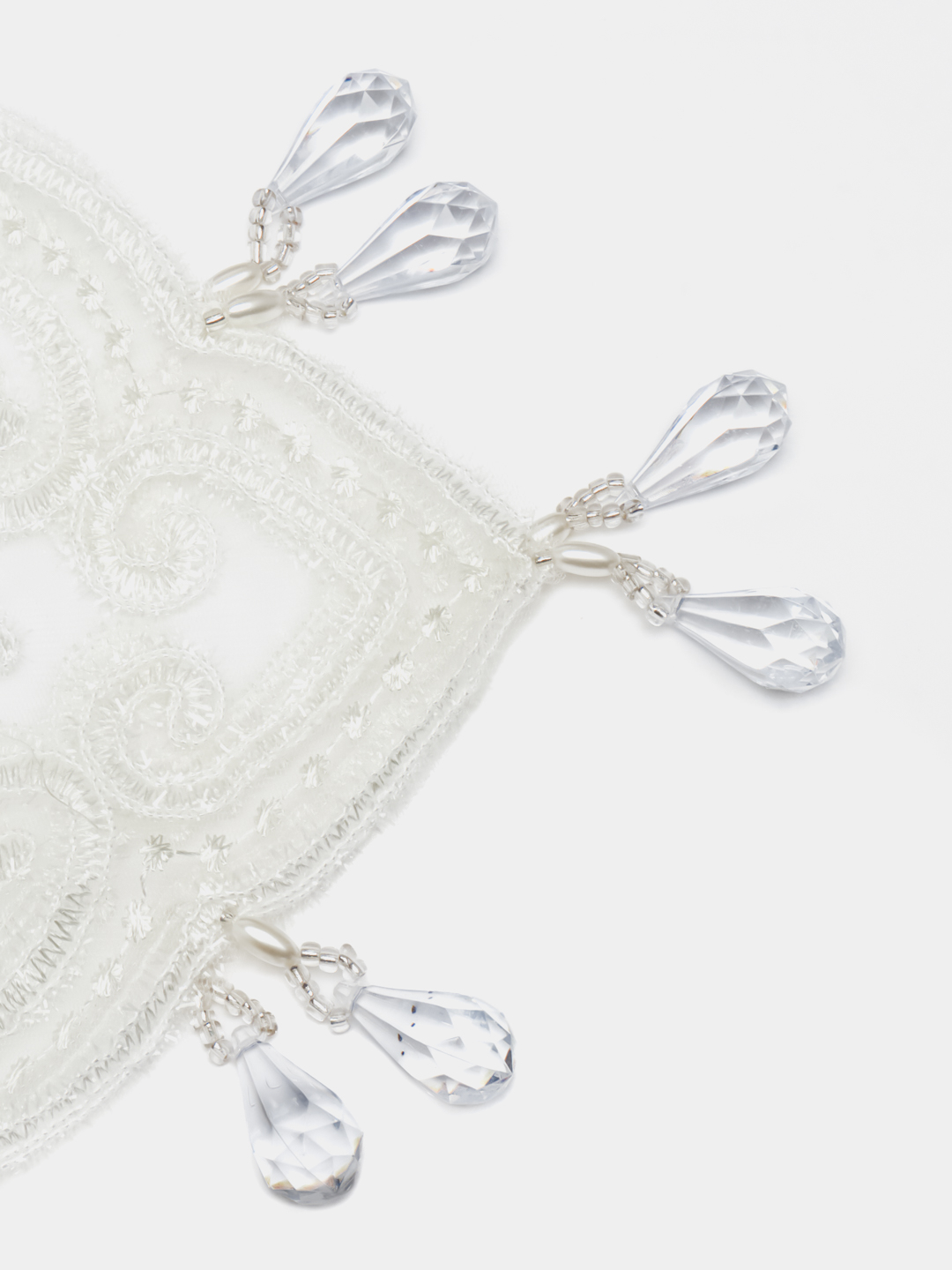 Restoranda külotsiz yubka kiygan qiz