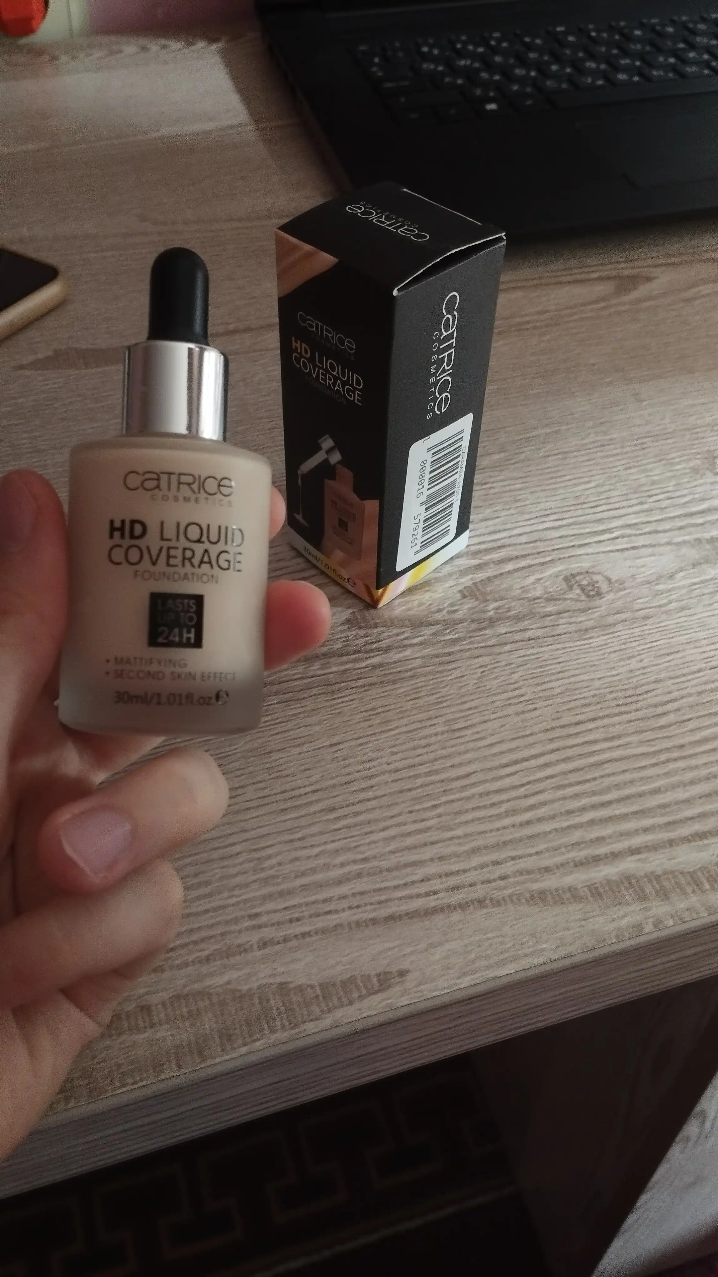Tonal krem, suyuq asos, teri rangini tekislaydi, yuqori chidamlilik, 30 ml