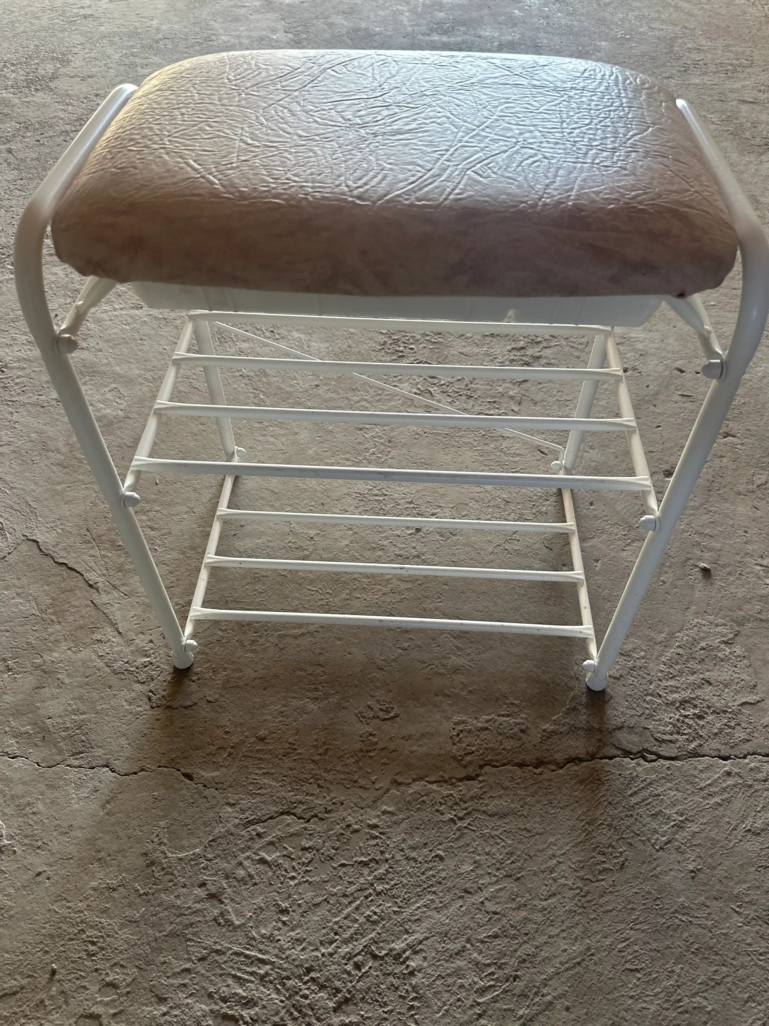 Poyafzal uchun tokcha ZMI, ALFA 13СЯ, 3 rang