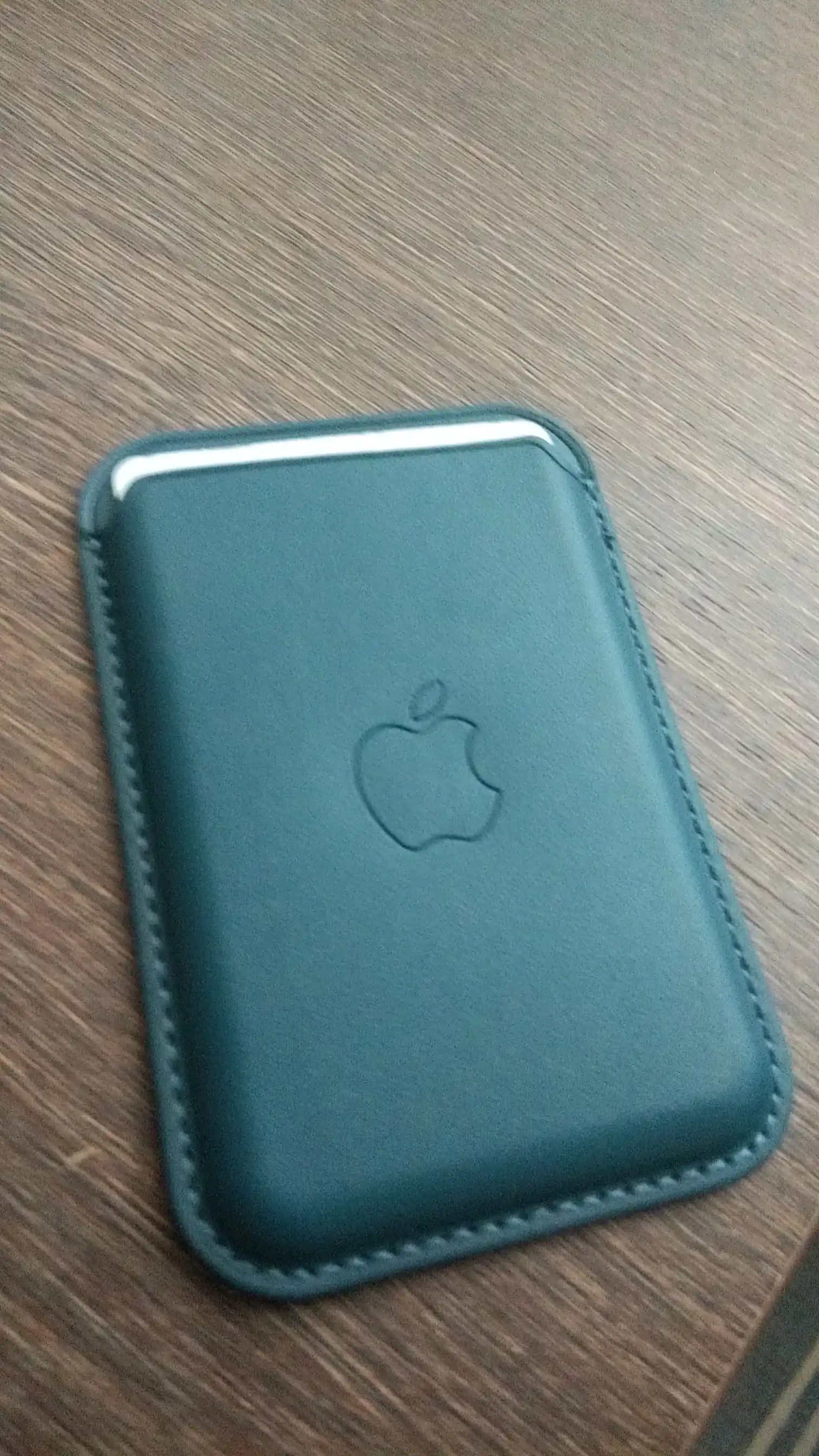 IPhone uchun MagSafe qo‘llab-quvvatlanadigan logotipli charm kartxolder