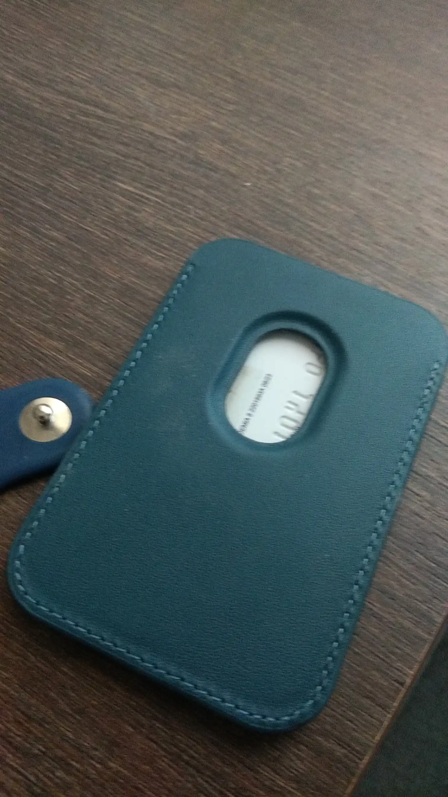 IPhone uchun MagSafe qo‘llab-quvvatlanadigan logotipli charm kartxolder