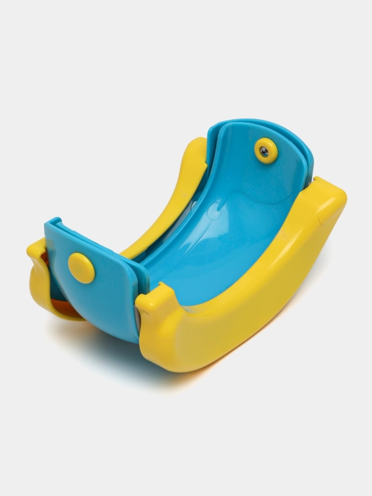 Bolalar uchun sayohatga mo‘ljallangan banana shaklidagi qo‘lcha hojatxona