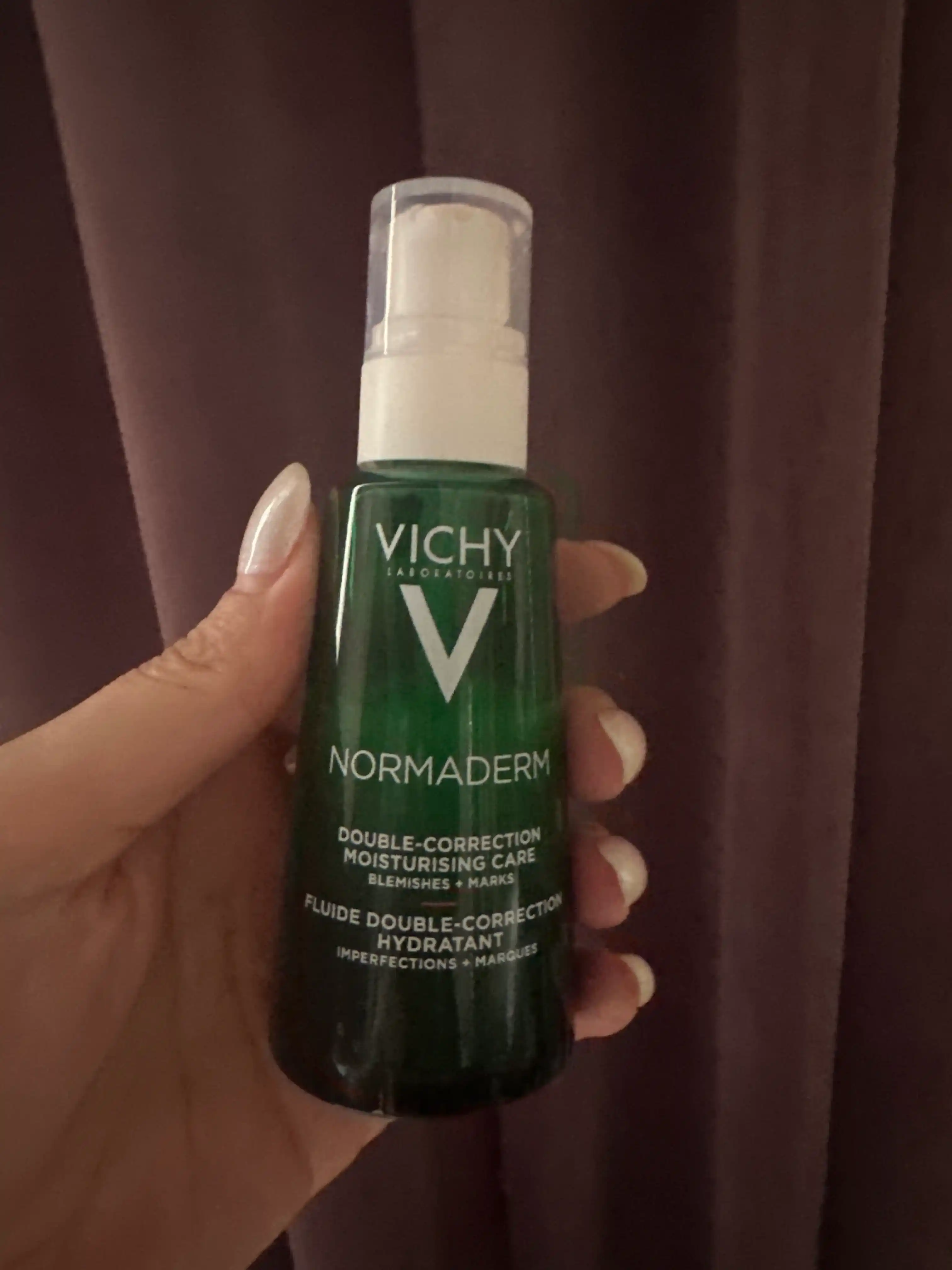 Tuzatuvchi parvarish VICHY, muammoli yog'li teri uchun yangilanish va yallig'lanishga qarshi ta'sir bilan 50 ml