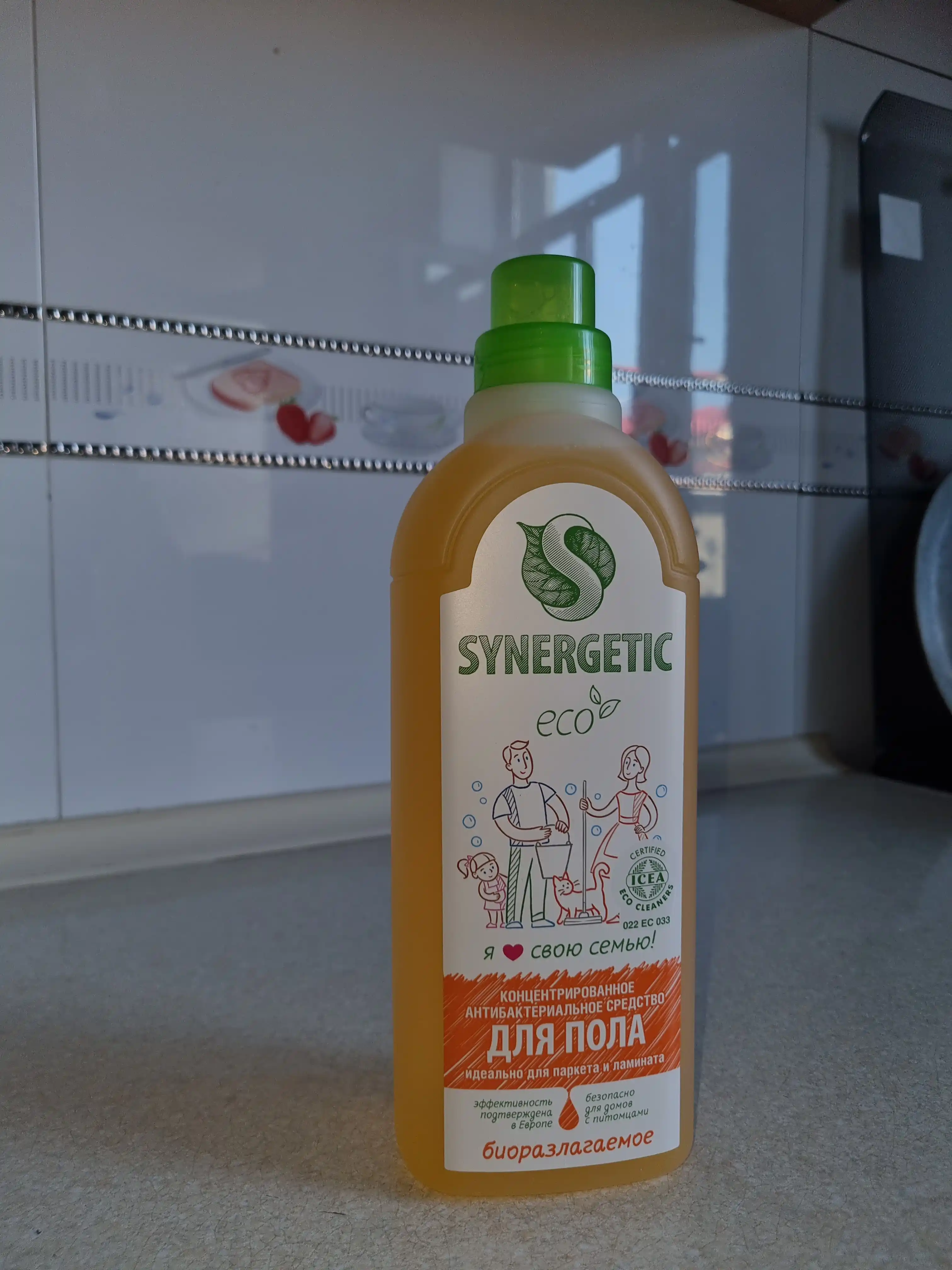 Pol va boshqa yuzalar uchun antibakterial ta’sirga ega SYNERGETIC universal vositasi, 1 l
