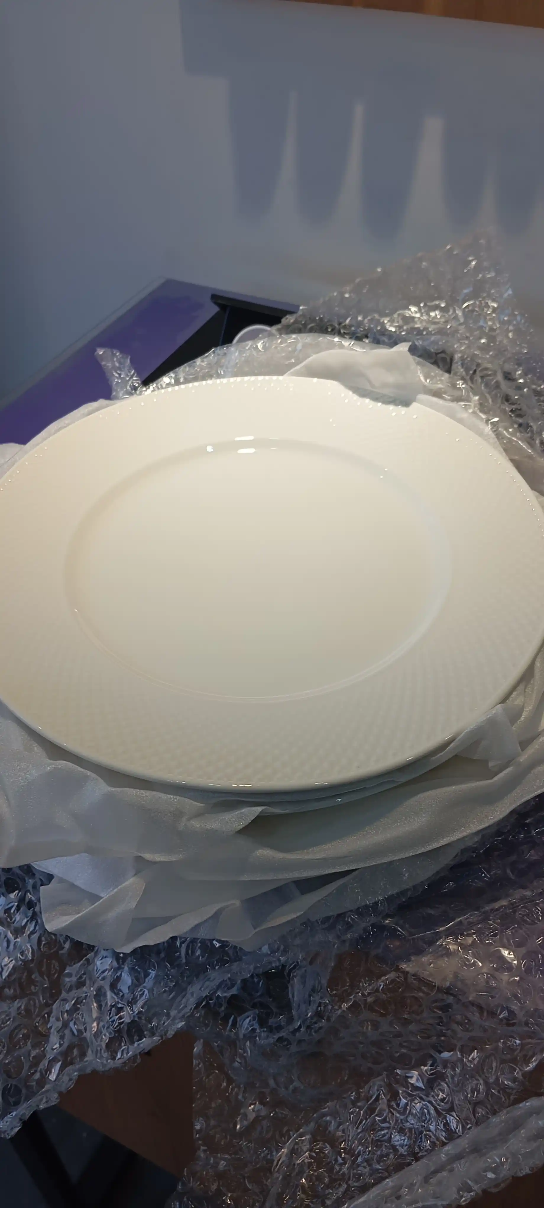 PD2454 modeli bo‘yicha vafli naqshli yumaloq farfor likopcha