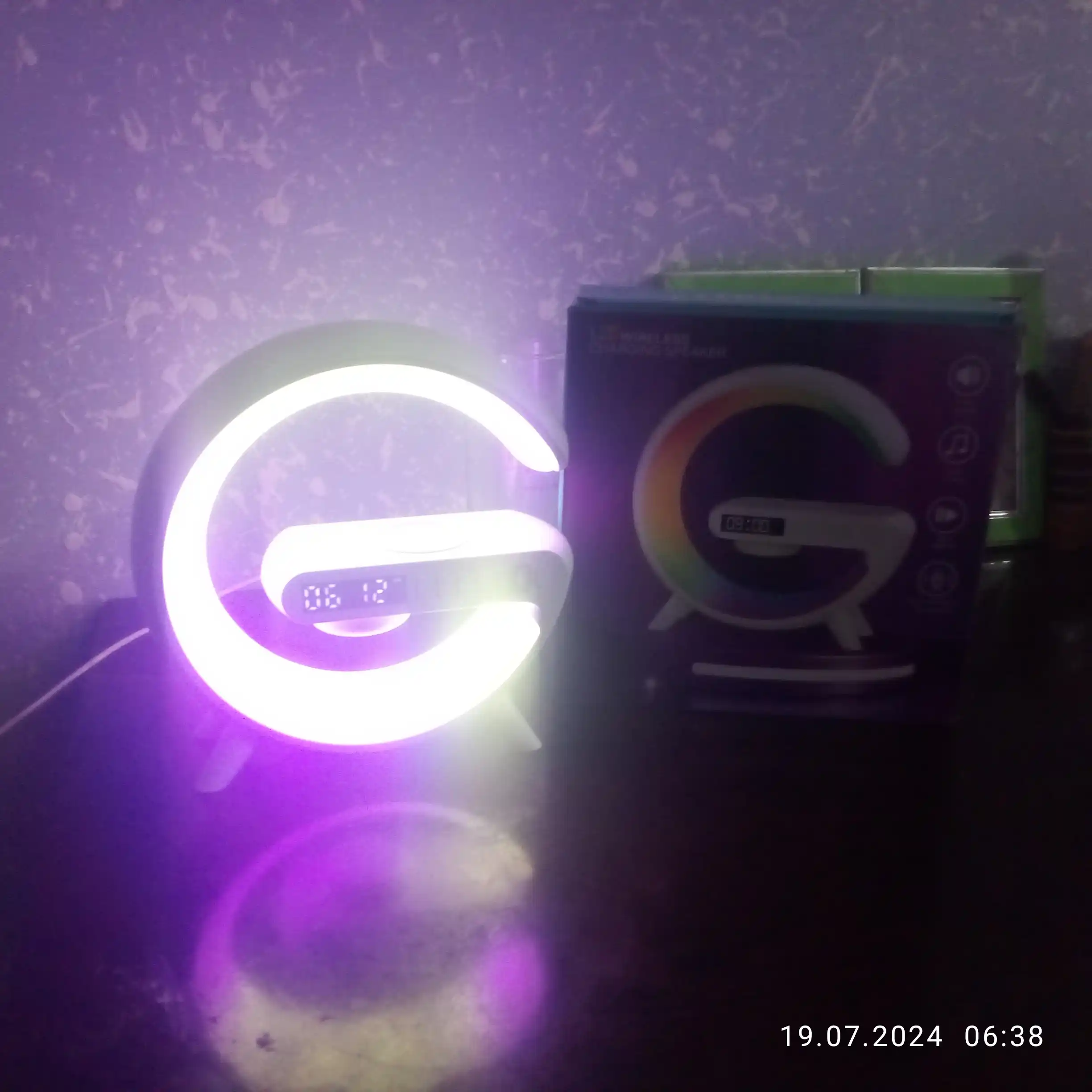 Aqlli dinamika RGB, budilnik soat bilan, led tungi chiroq, telefon uchun simsiz zaryadlash