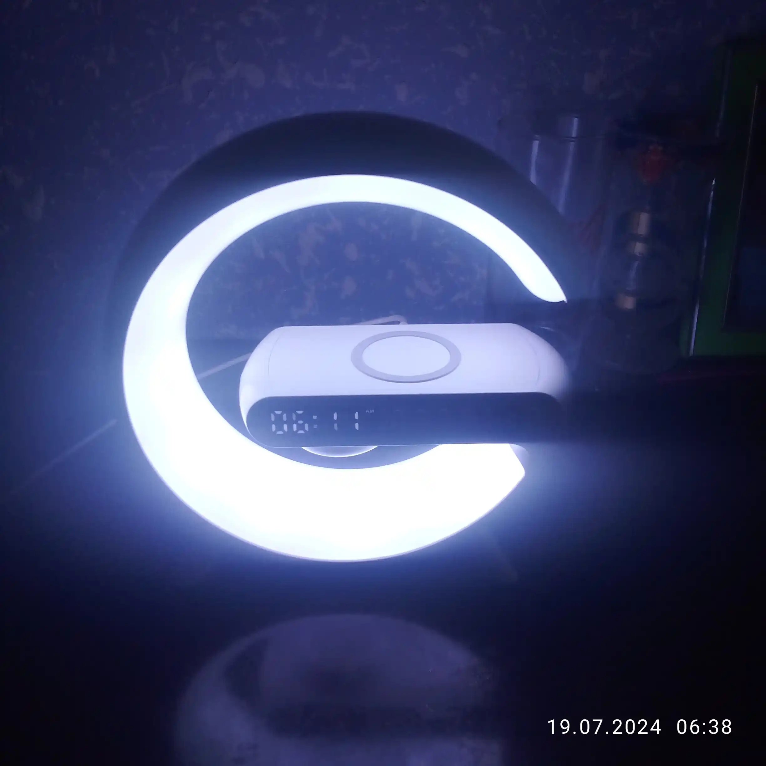 Aqlli dinamika RGB, budilnik soat bilan, led tungi chiroq, telefon uchun simsiz zaryadlash