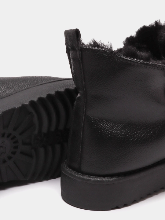 Угги  UGG— это популярные сапоги из натуральной двусторонней овчины