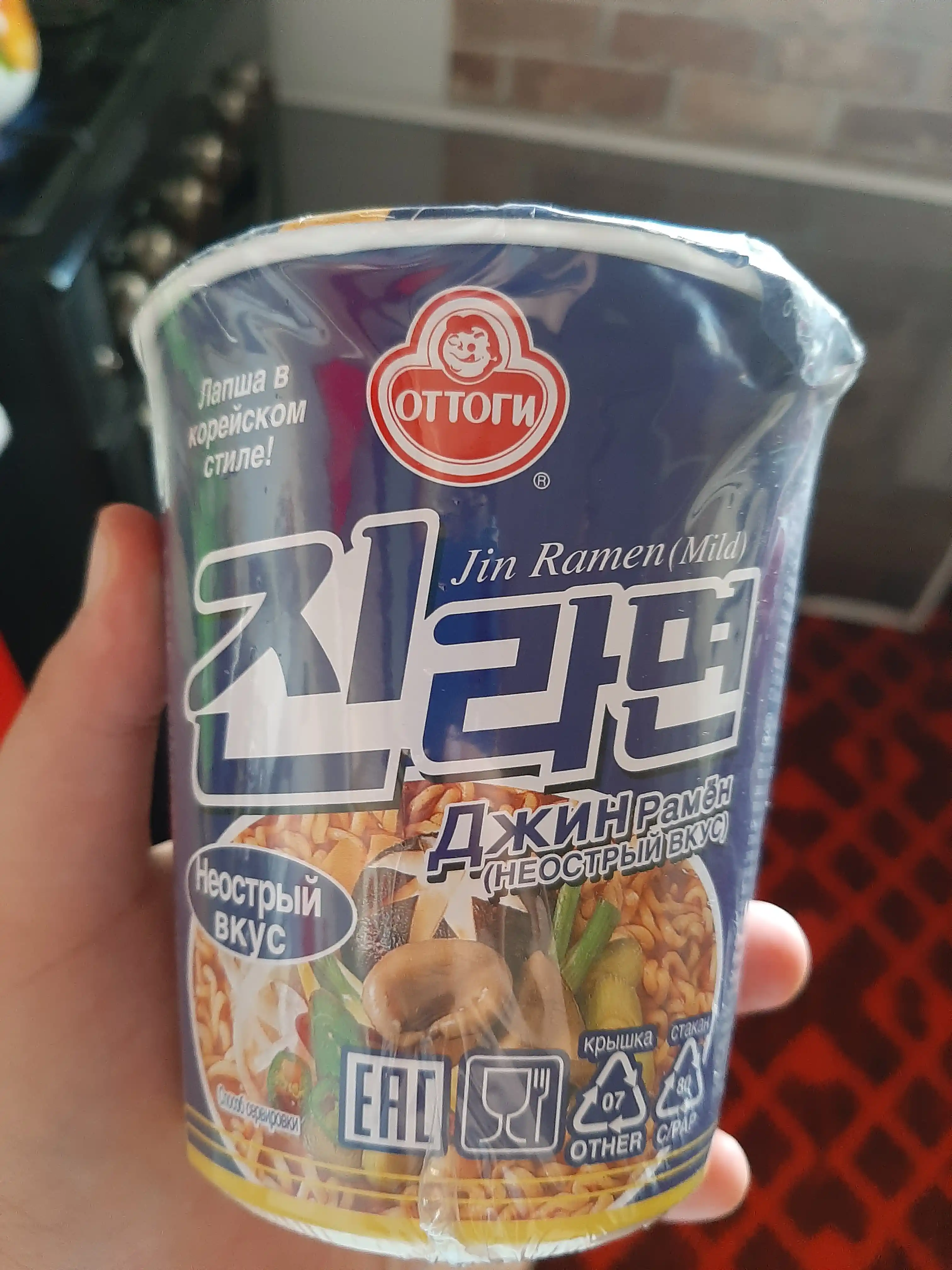Jin Ramen Cup Mild stakanidagi tez tayyorlanadigan noodle, achchiq ta'mi, 65 g
