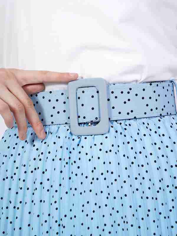 Mini yubkadagi mayda Mini yubkadagi mayda