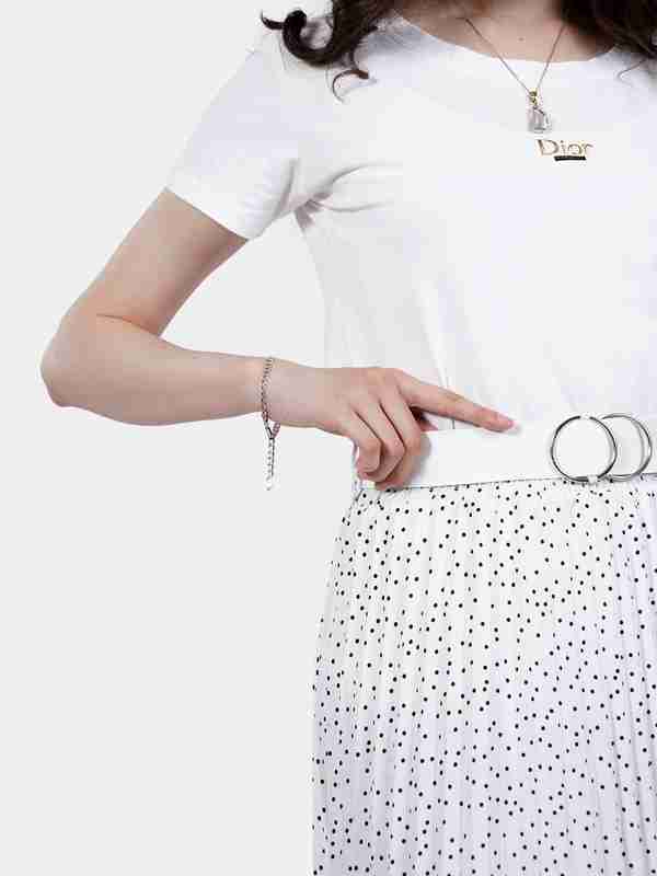 Dikni qanday emish kerakligini korsatadi Qizlarning külotlari korinadi