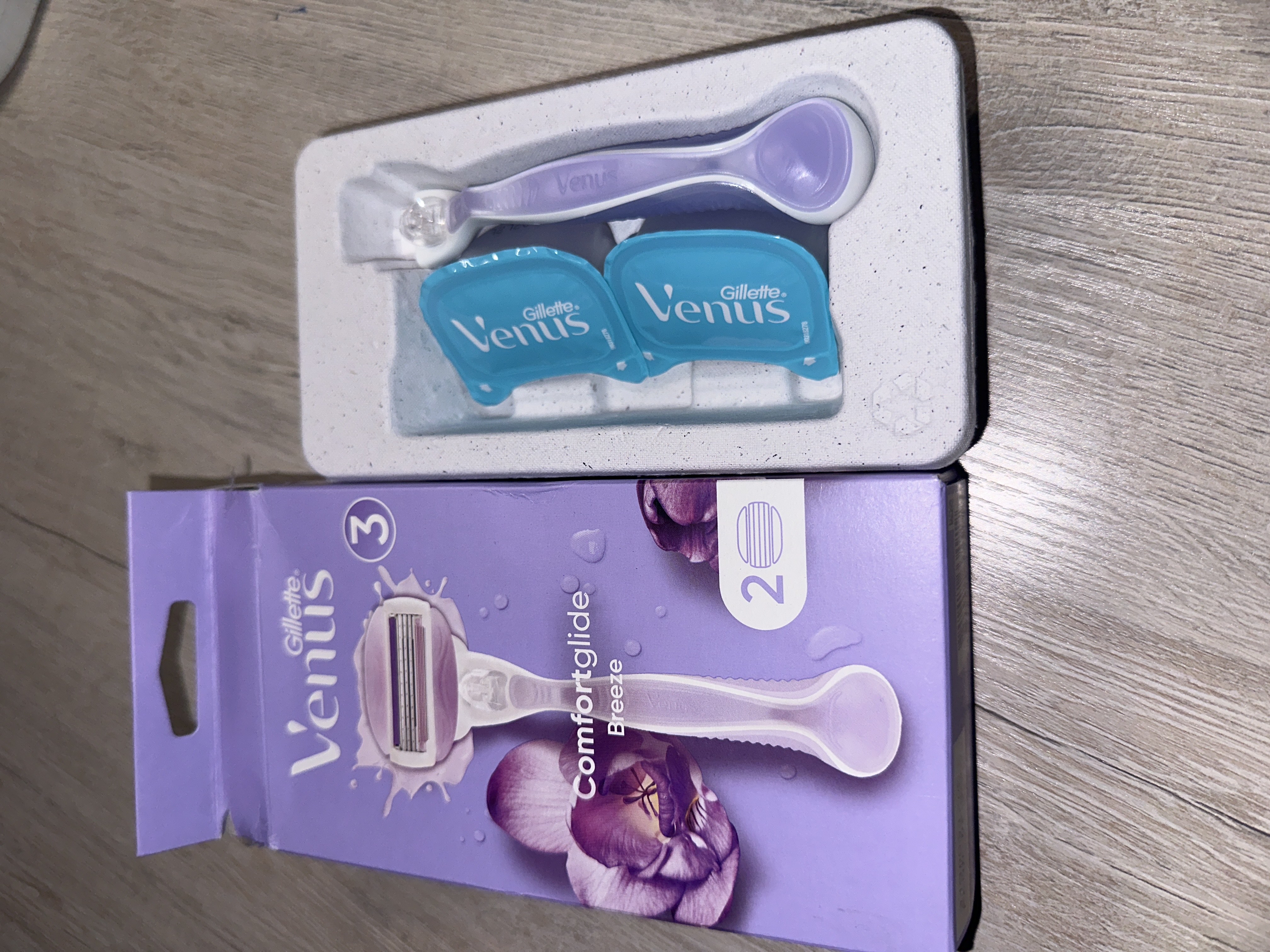 Женская бритва Venus Comfort Glide Breeze с 2сменными кассетами
