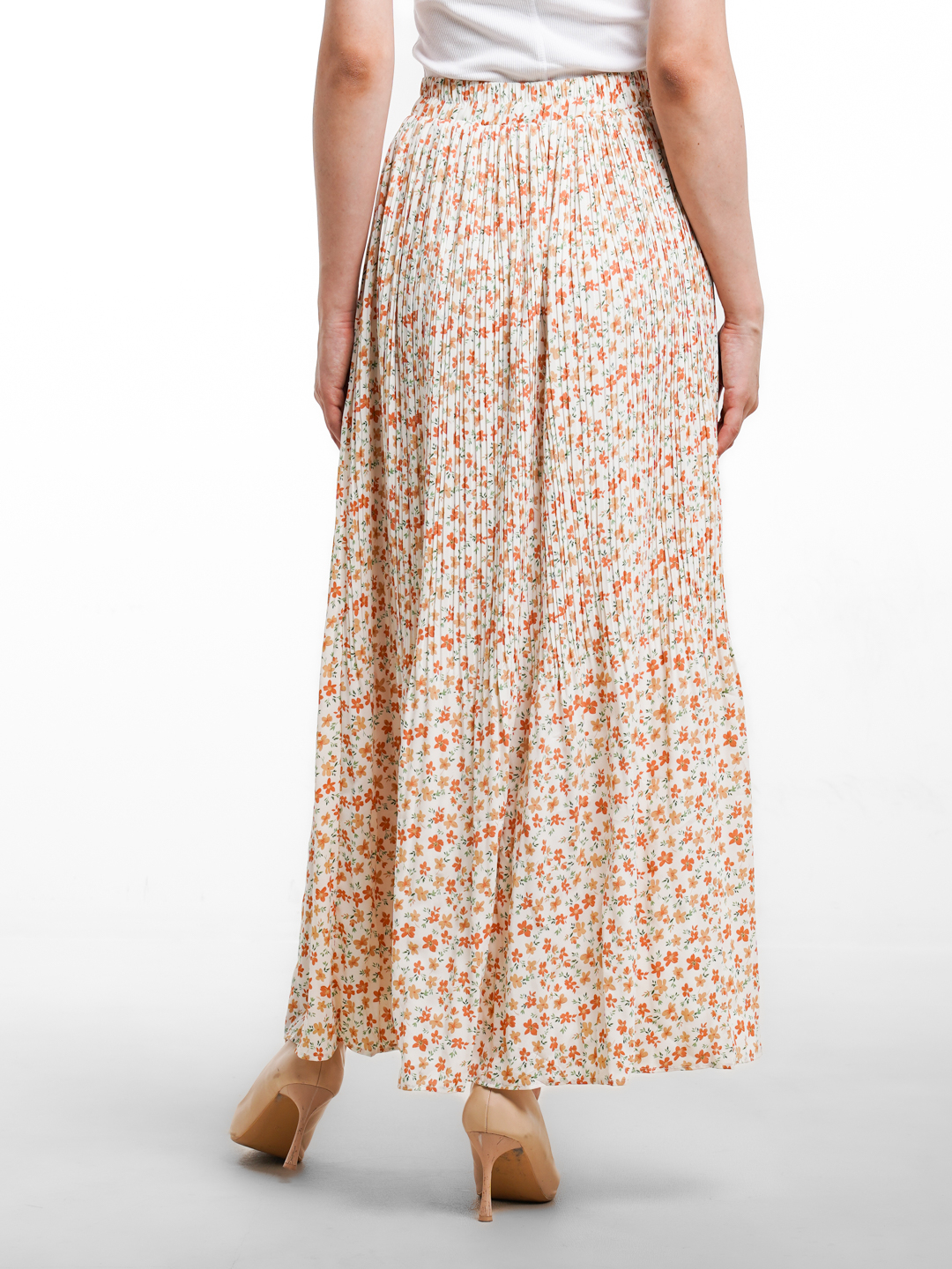 Yosh yigit bilan oriq ayol porno Lezbiyendan yalashni organadi