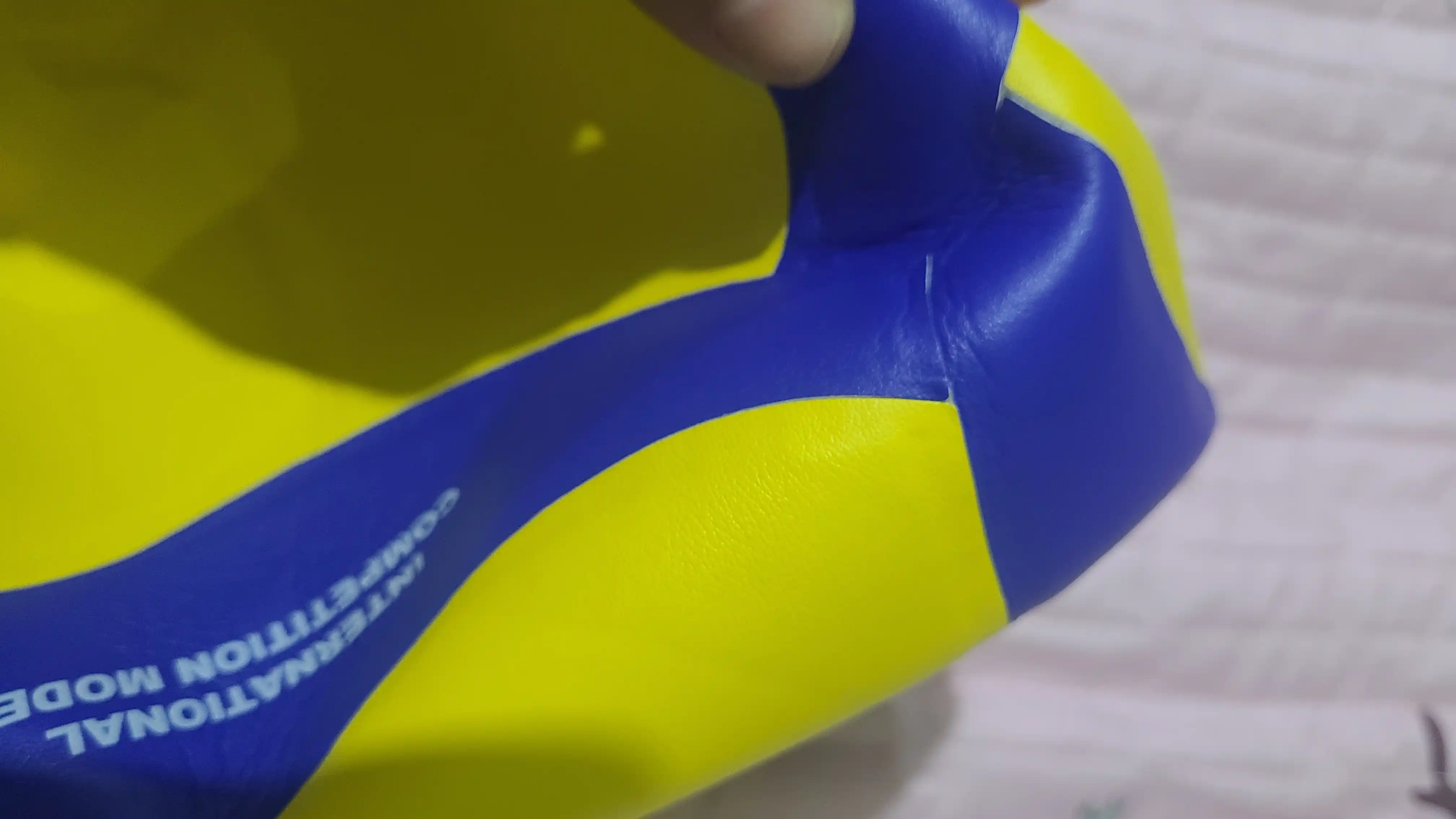 Voleybol to'pi MIKASA V330W