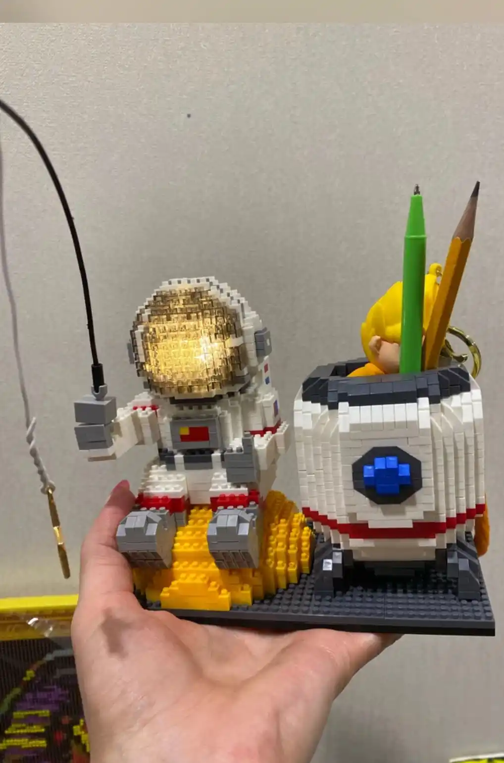 Yoritgichli 3D kosmonavt 3 tasi 1 da rivojlantiruvchi konstruktor, Valli robot