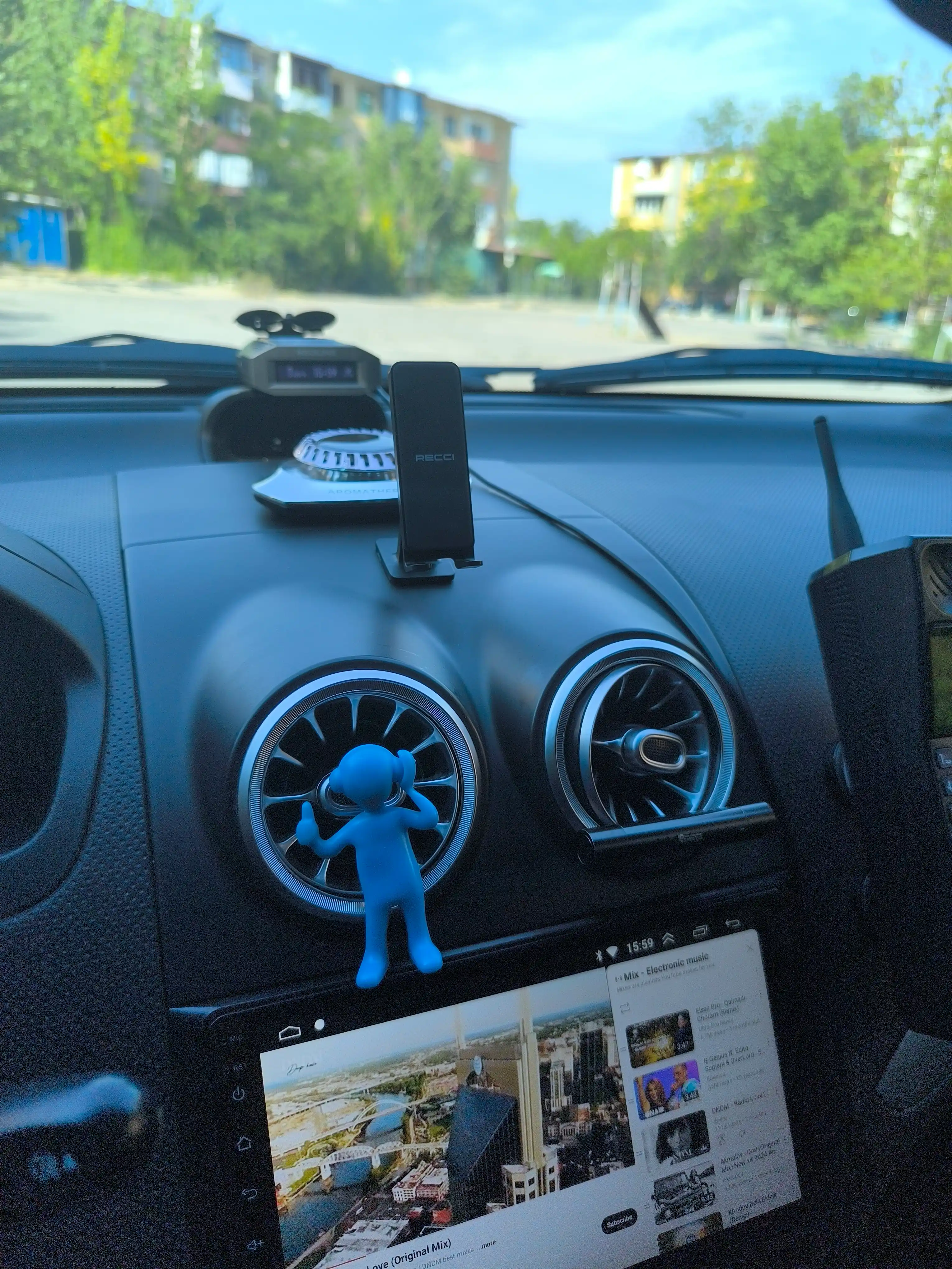Avtomobildagi telefon ushlagichi Recci har qanday sirt uchun avtomobil ushlagichi, 6 magnit