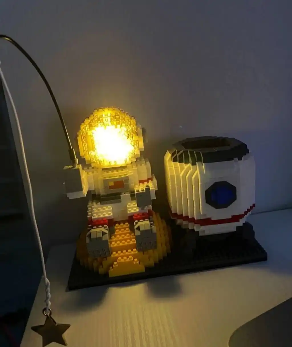 Yoritgichli 3D kosmonavt 3 tasi 1 da rivojlantiruvchi konstruktor, Valli robot