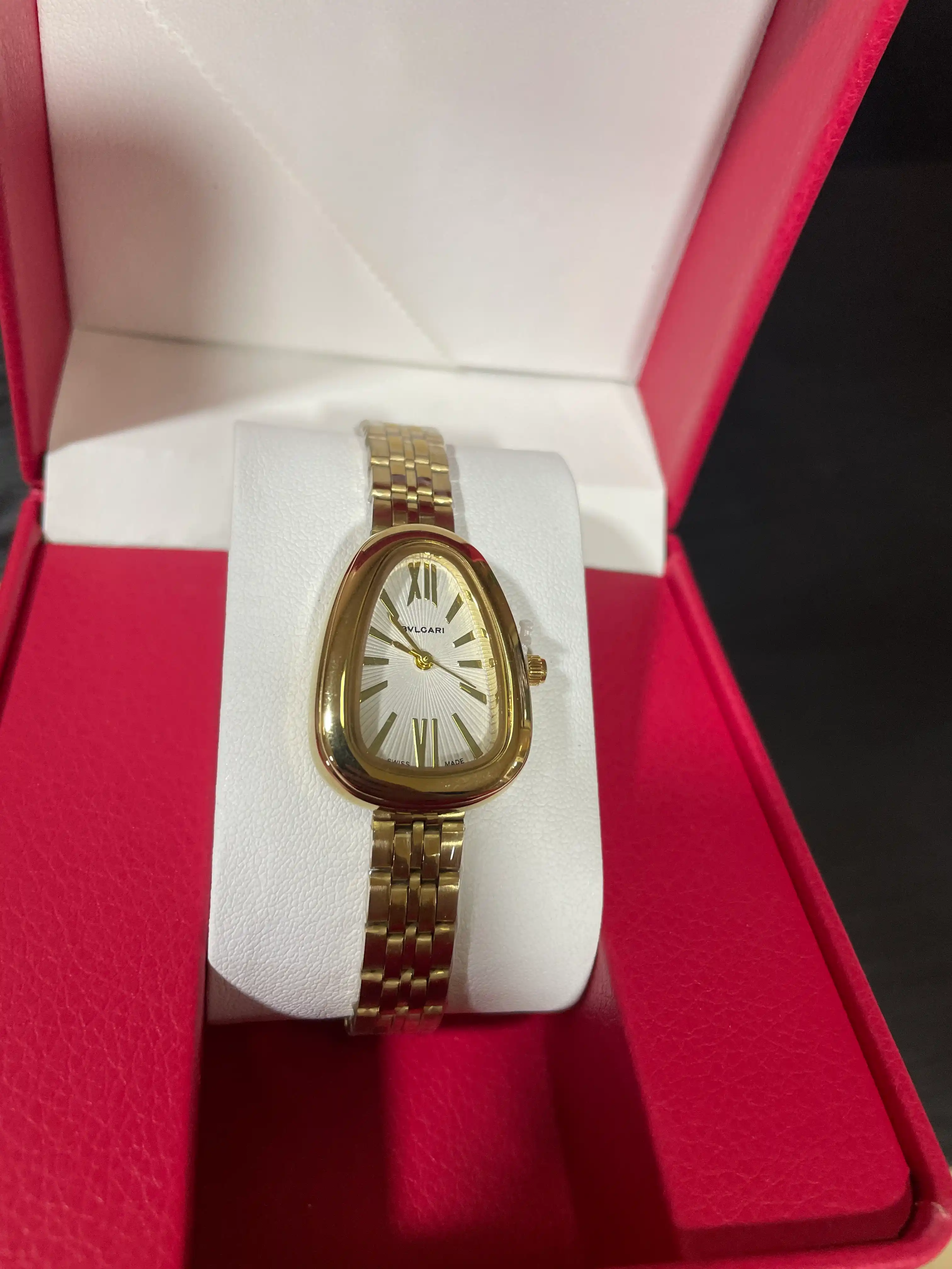 Женские наручные часы BVLGARI на любой стиль, в подарочной упаковке