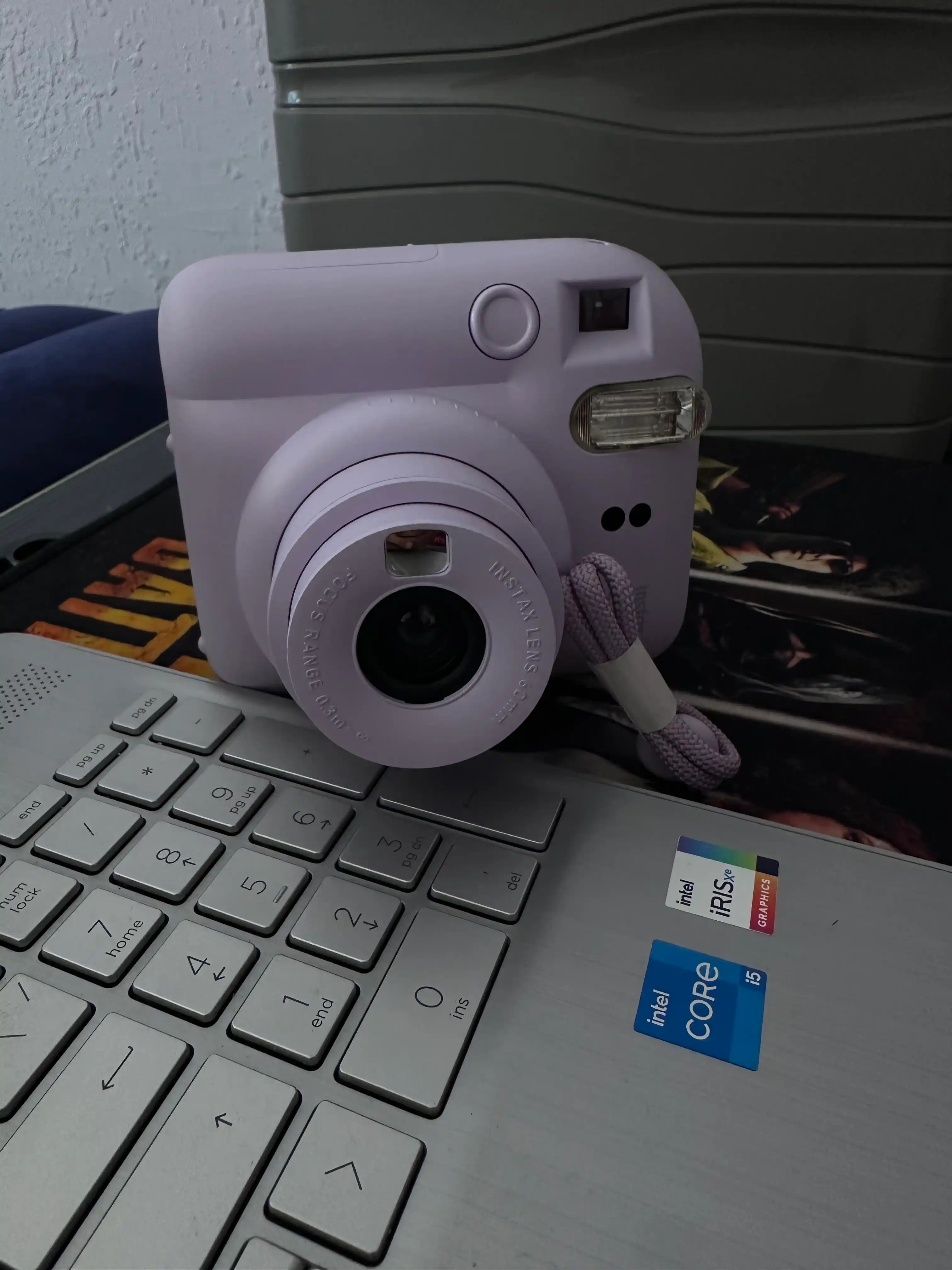 Bir zumda chop etish fotoapparati Fujifilm Instax Mini 12, 5 xil rang