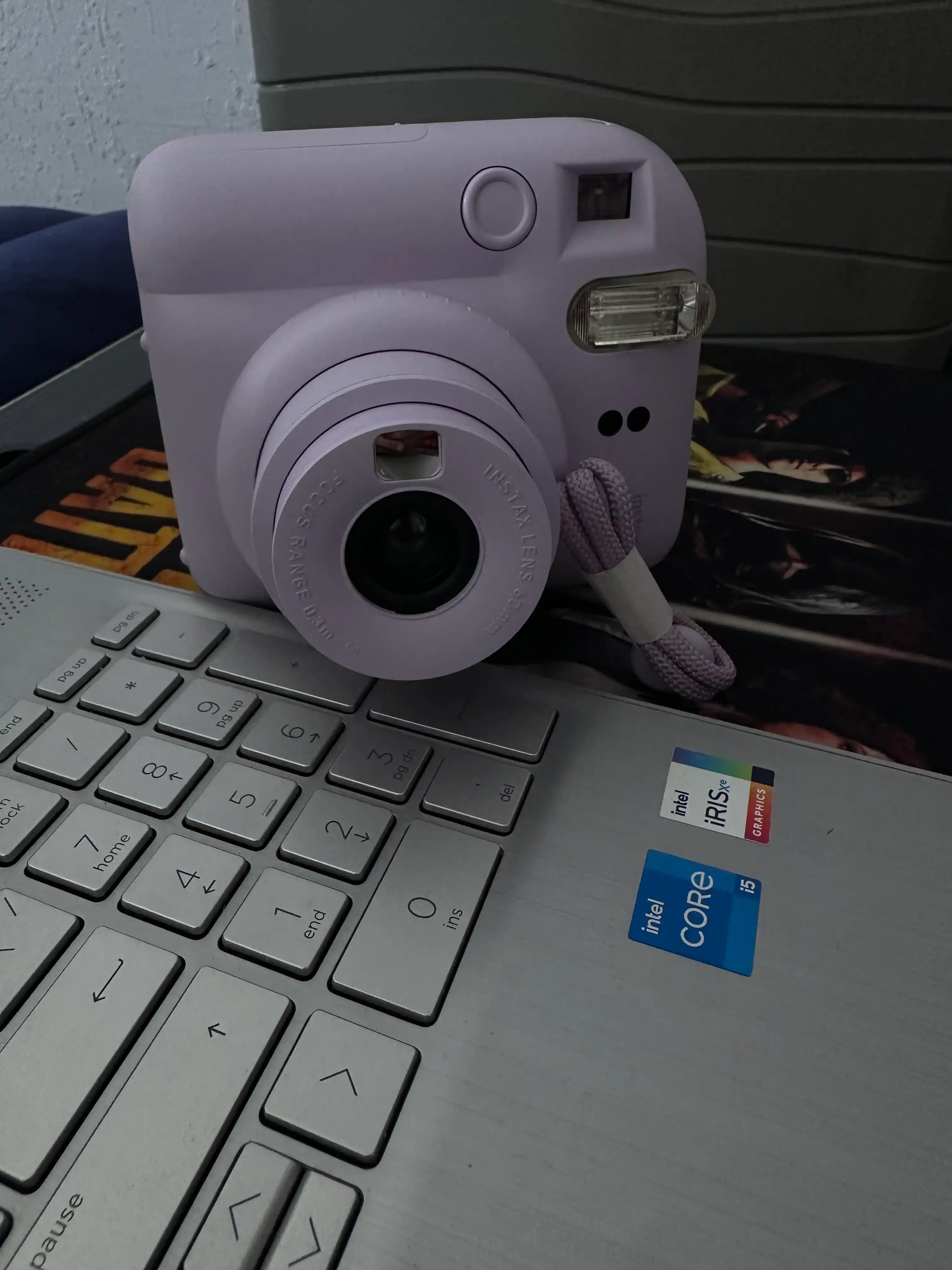 Bir zumda chop etish fotoapparati Fujifilm Instax Mini 12, 5 xil rang