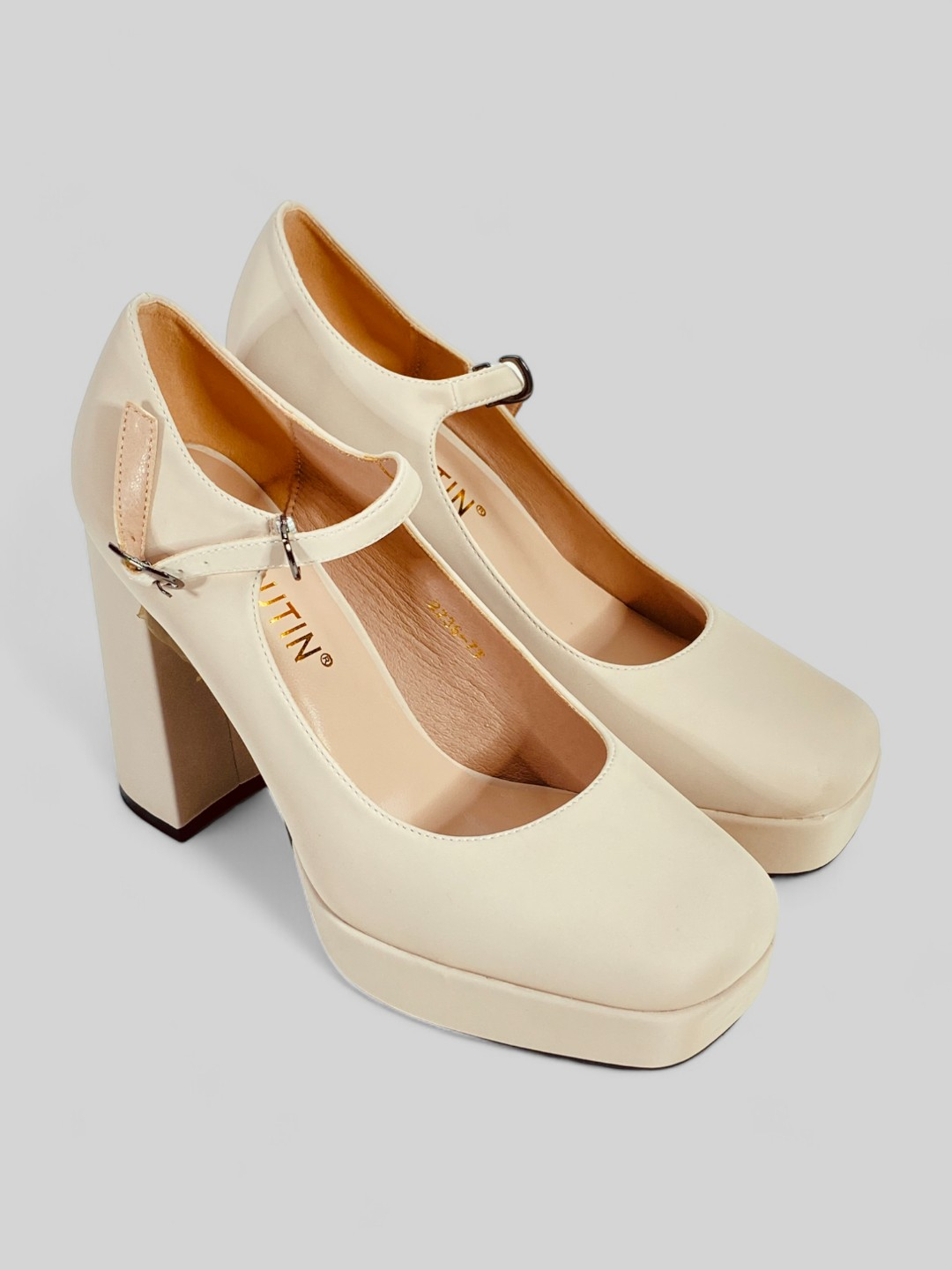 Penzadagi erkak eskortlar Ukraina yulduzlarining pornografik fotosuratlari