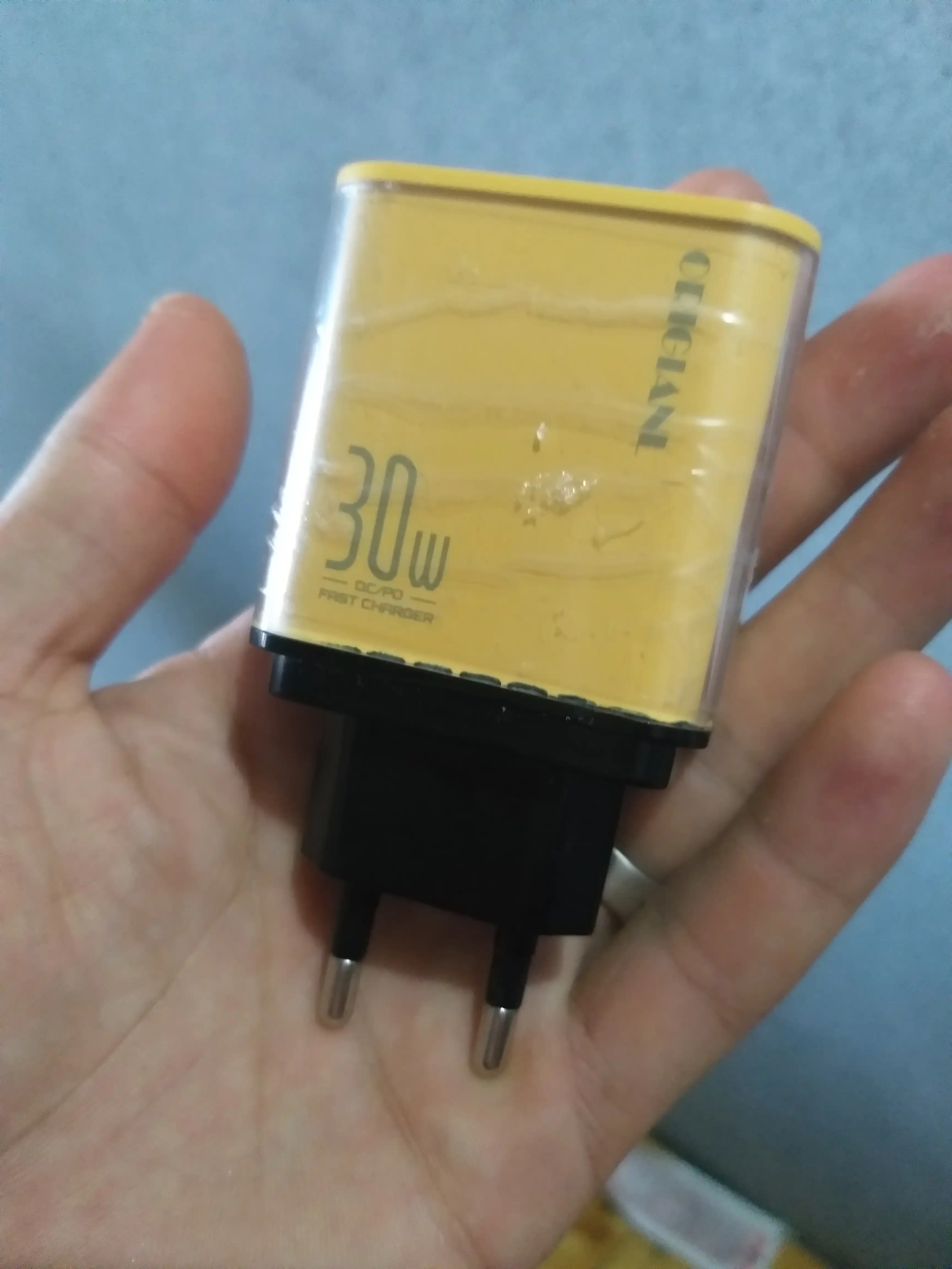 Zaryadlovchi qurilma 30, 45 w  Fast charging funksiyasi