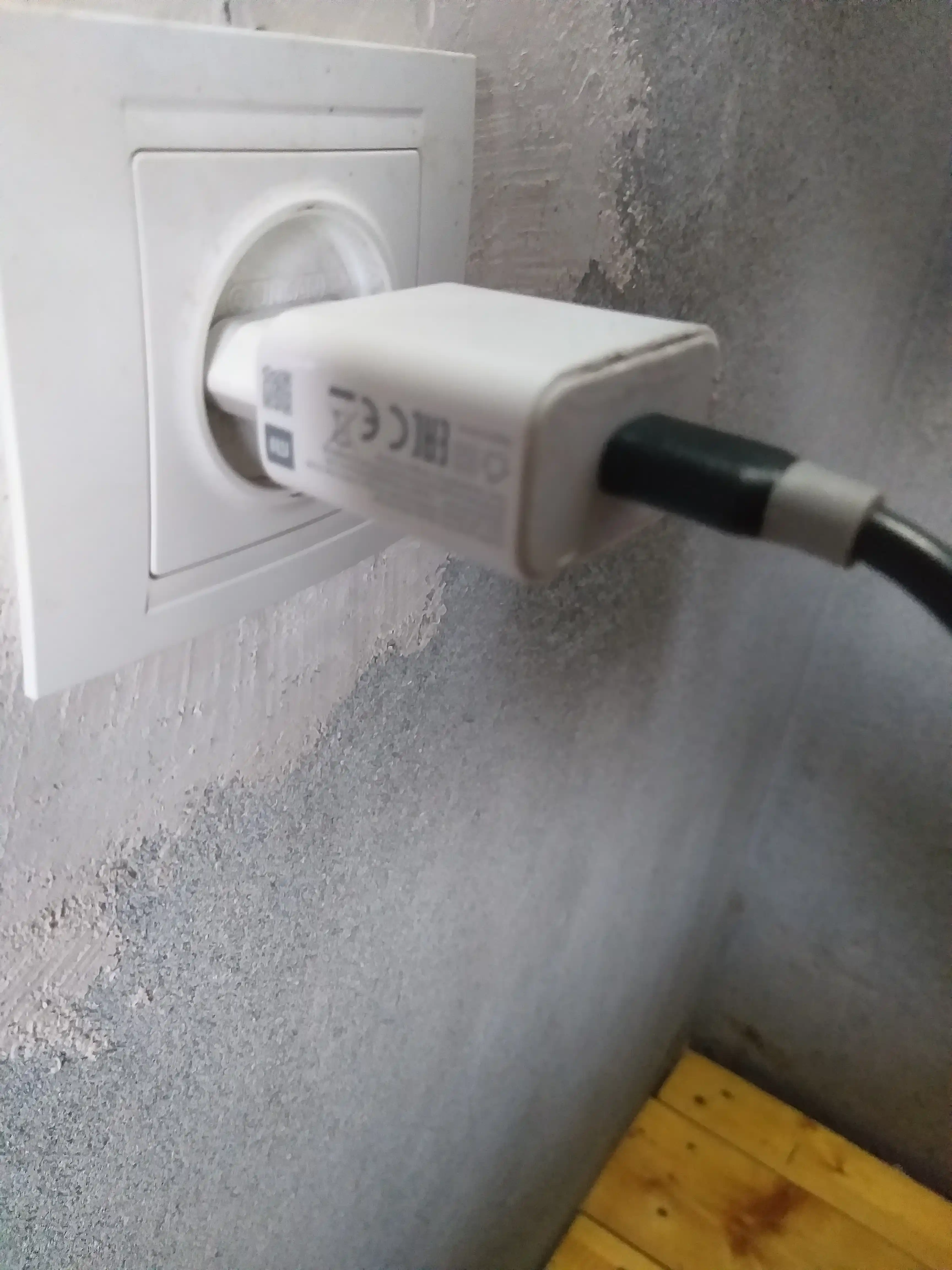 Zaryadlovchi qurilma 30, 45 w  Fast charging funksiyasi