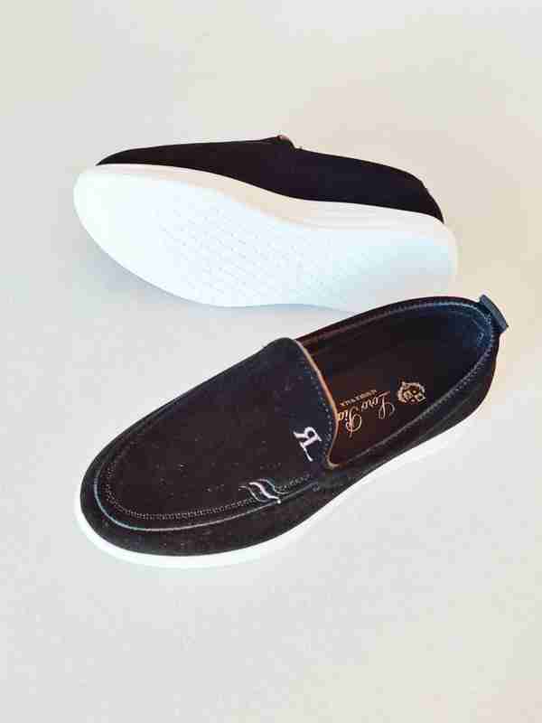 Oyoq kiyimida tugatilgan Oyoq kiyimida tugatilgan