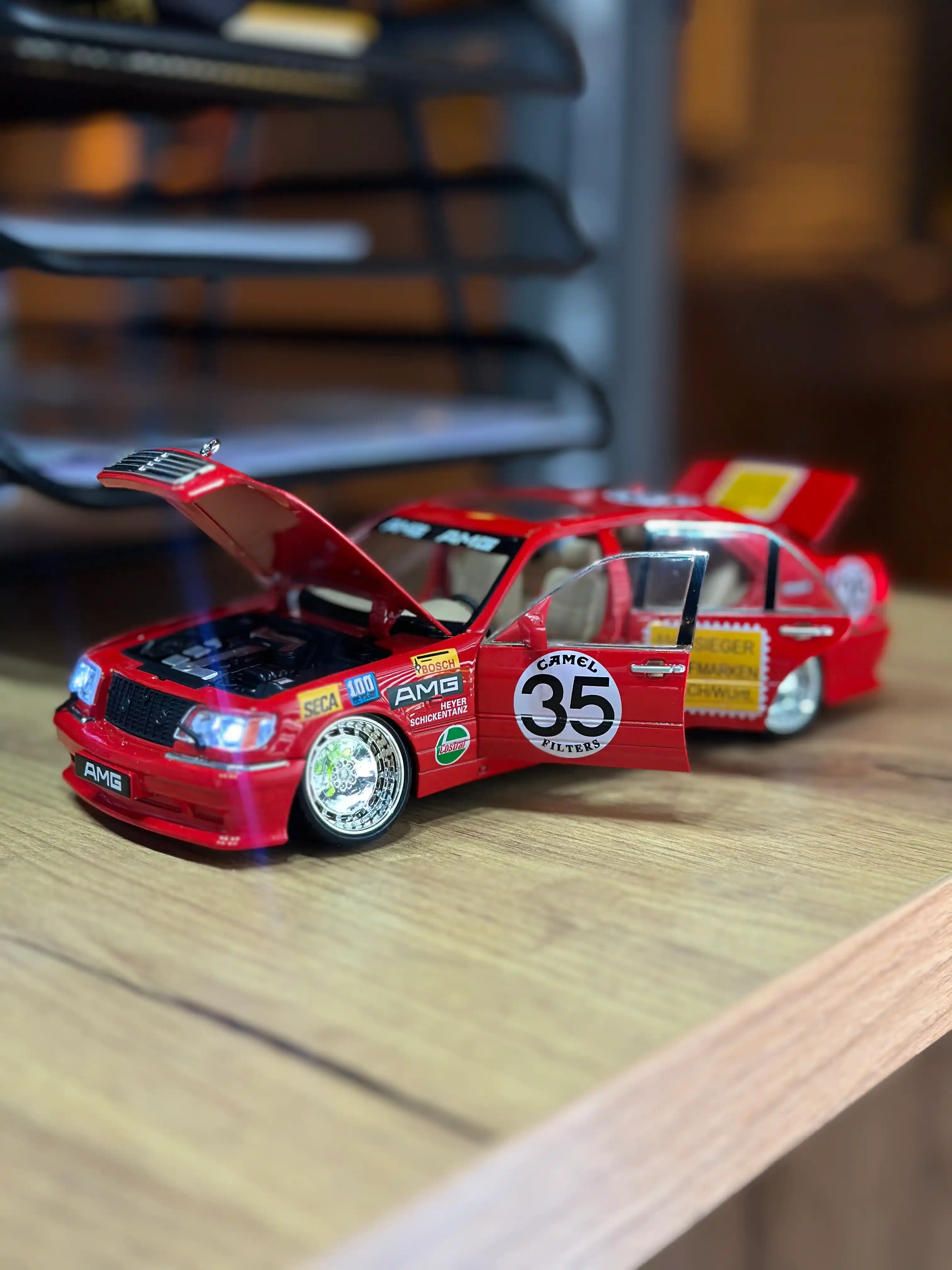 O'yinchoq metall mashinasi Mercedes-Benz AMG 6.3, Nissan Skyline GTR "Jinlifang" 1:24