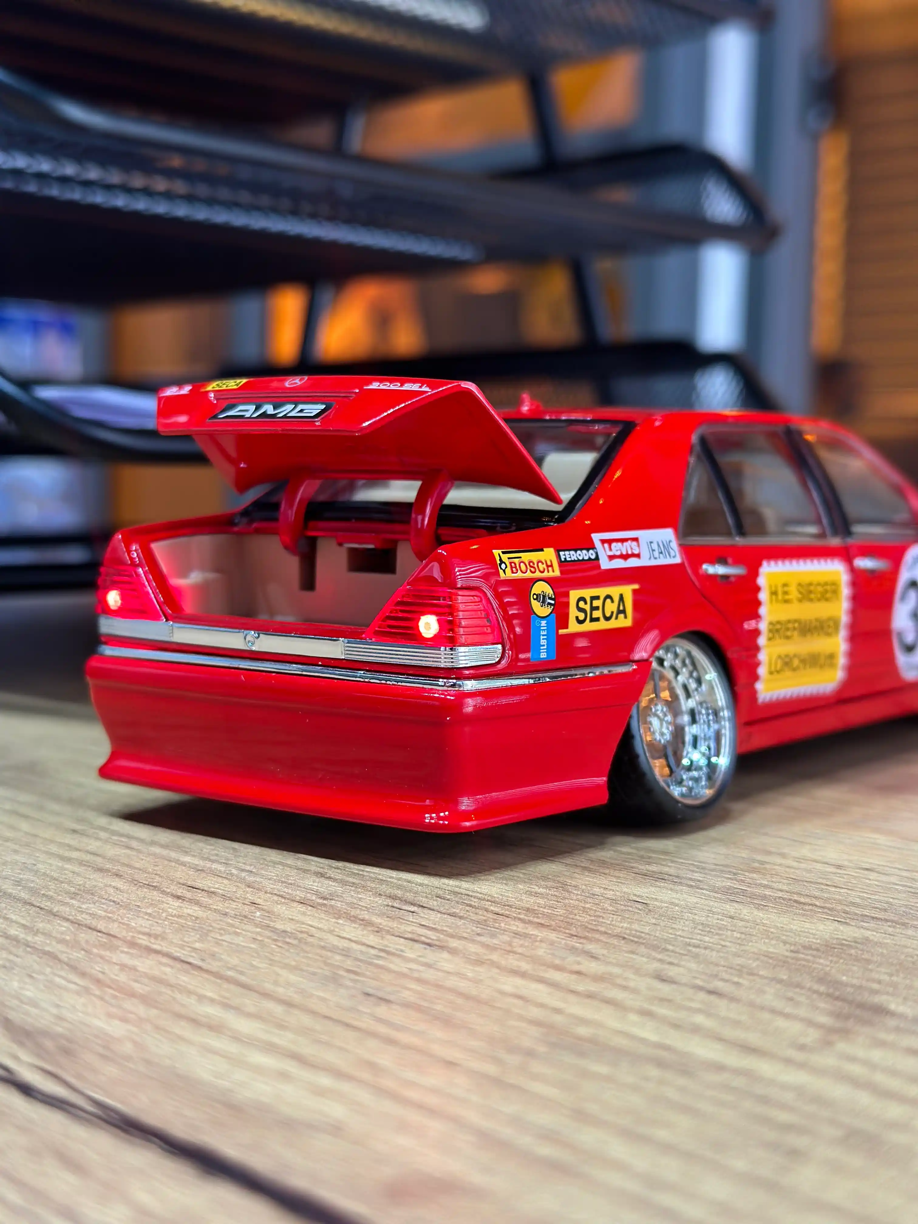 O'yinchoq metall mashinasi Mercedes-Benz AMG 6.3, Nissan Skyline GTR "Jinlifang" 1:24