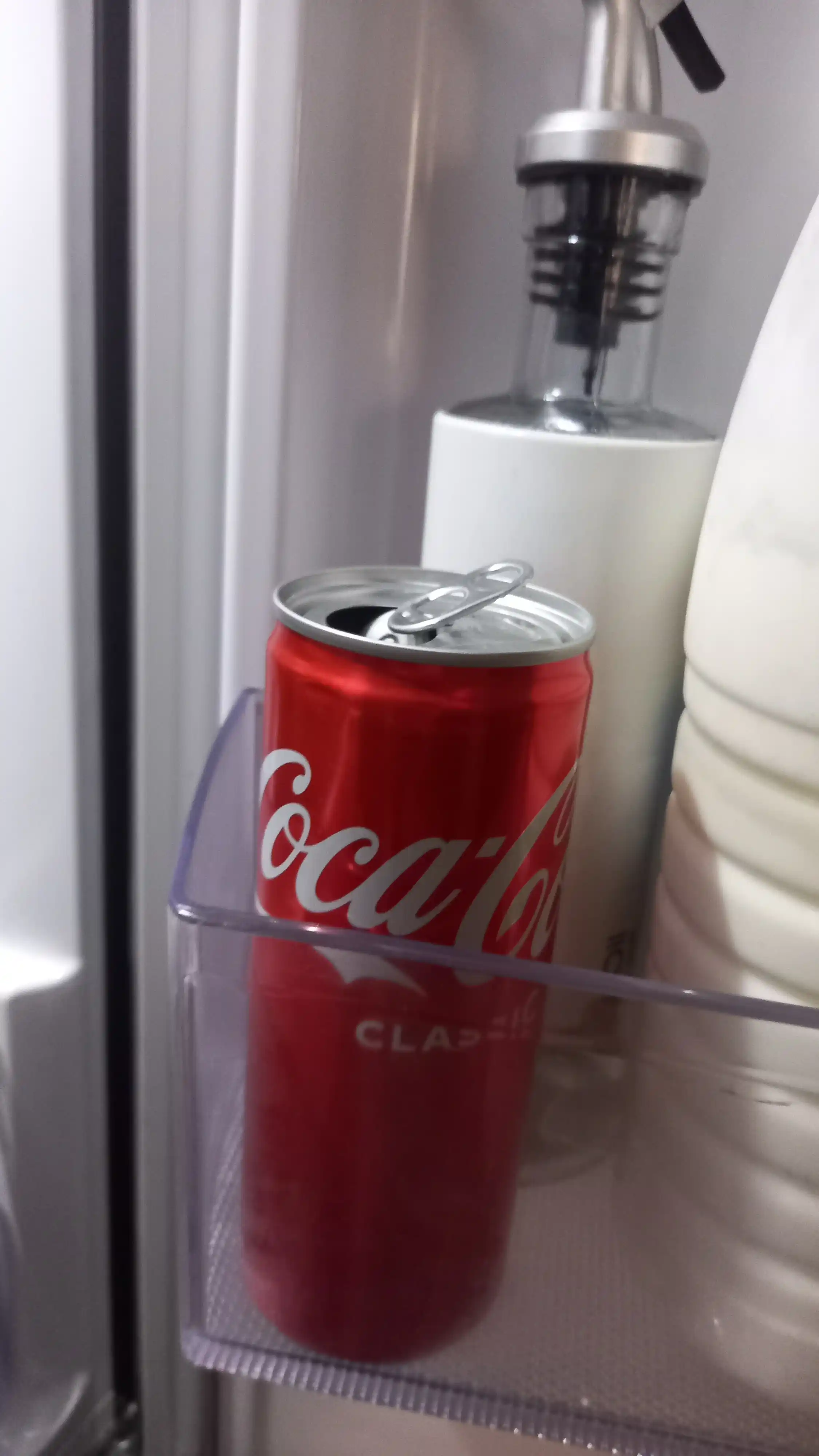 Gazlangan ichimlik Coca - Cola ichimligi, 250 ml, temir banka