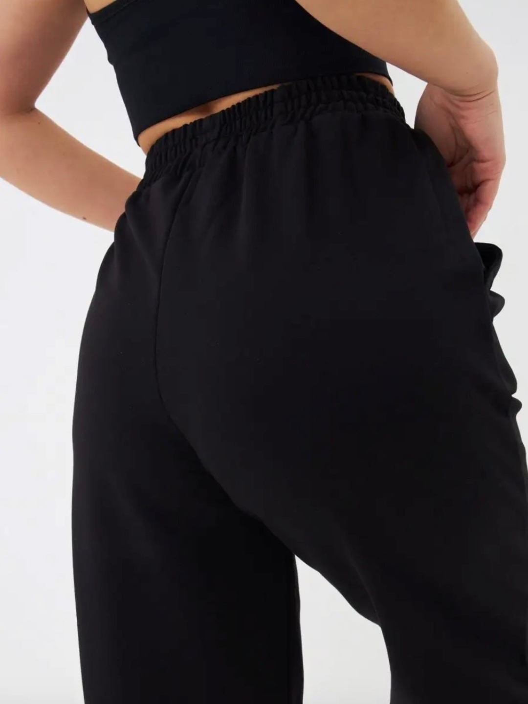 Qizlar katta xorozlar tomonidan yirtilgan