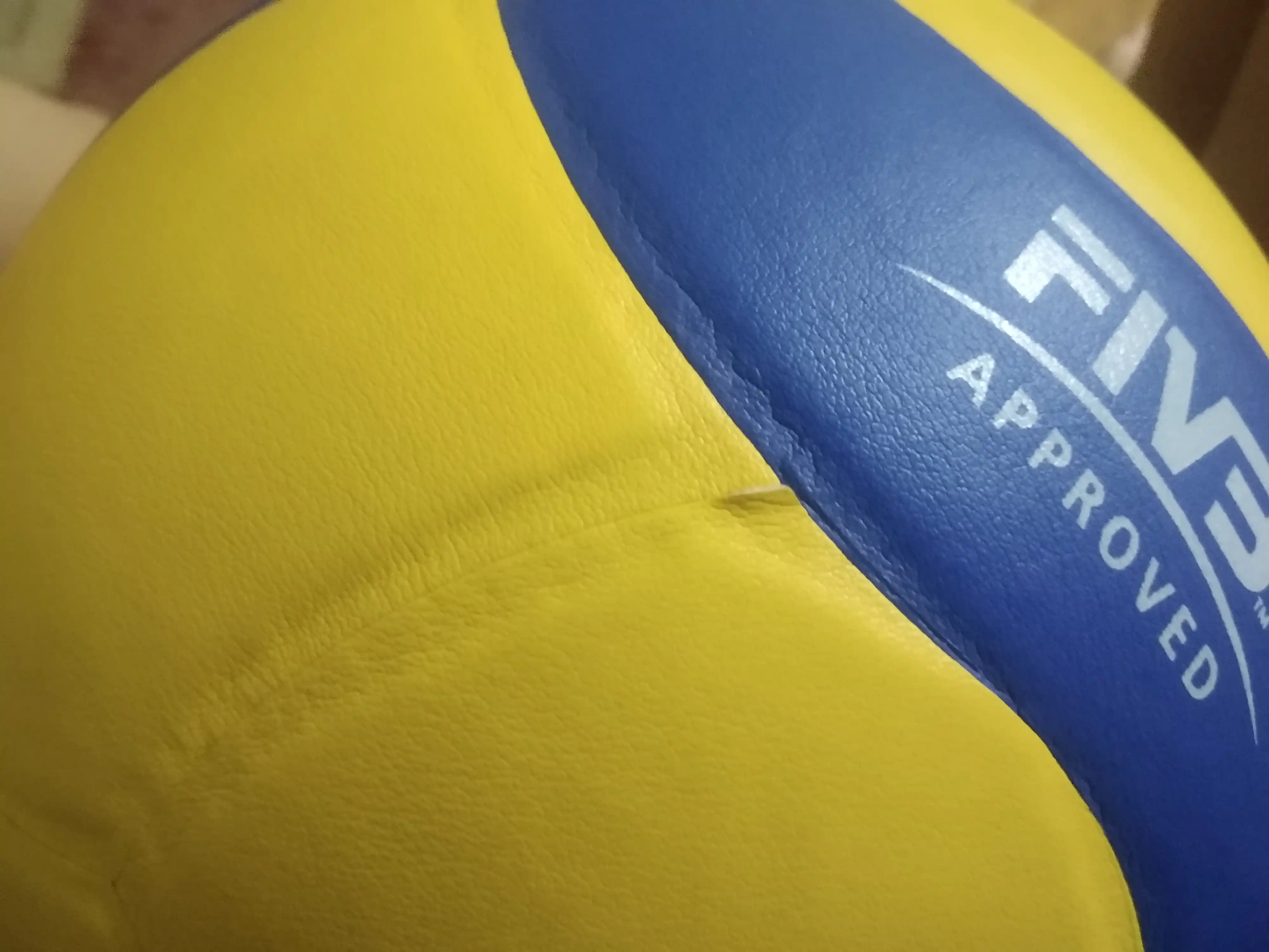 Voleybol to'pi MIKASA V330W