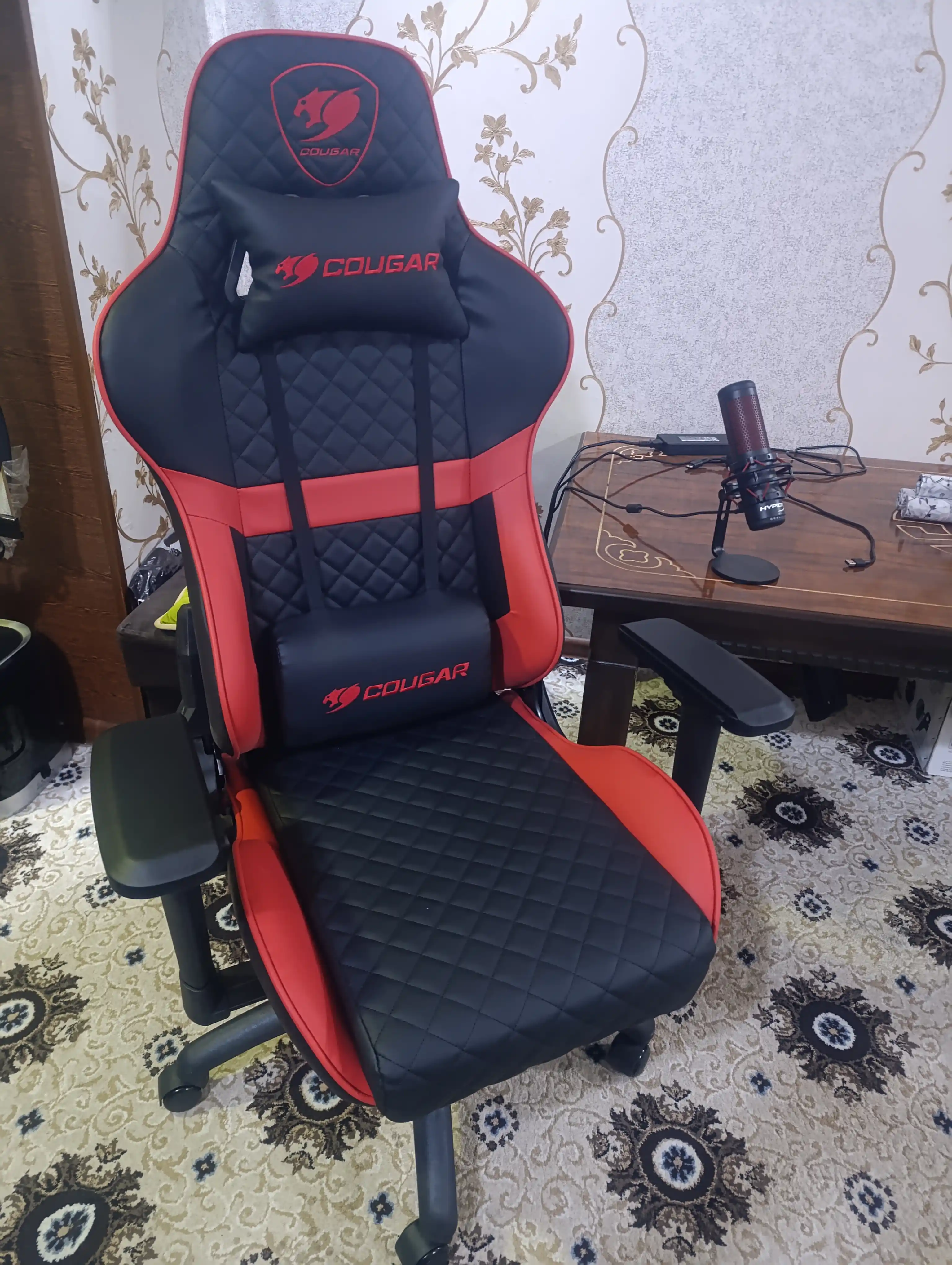 Игровое кресло Cougar Armor ONE, облегающий дизайн, с высокой спинкой