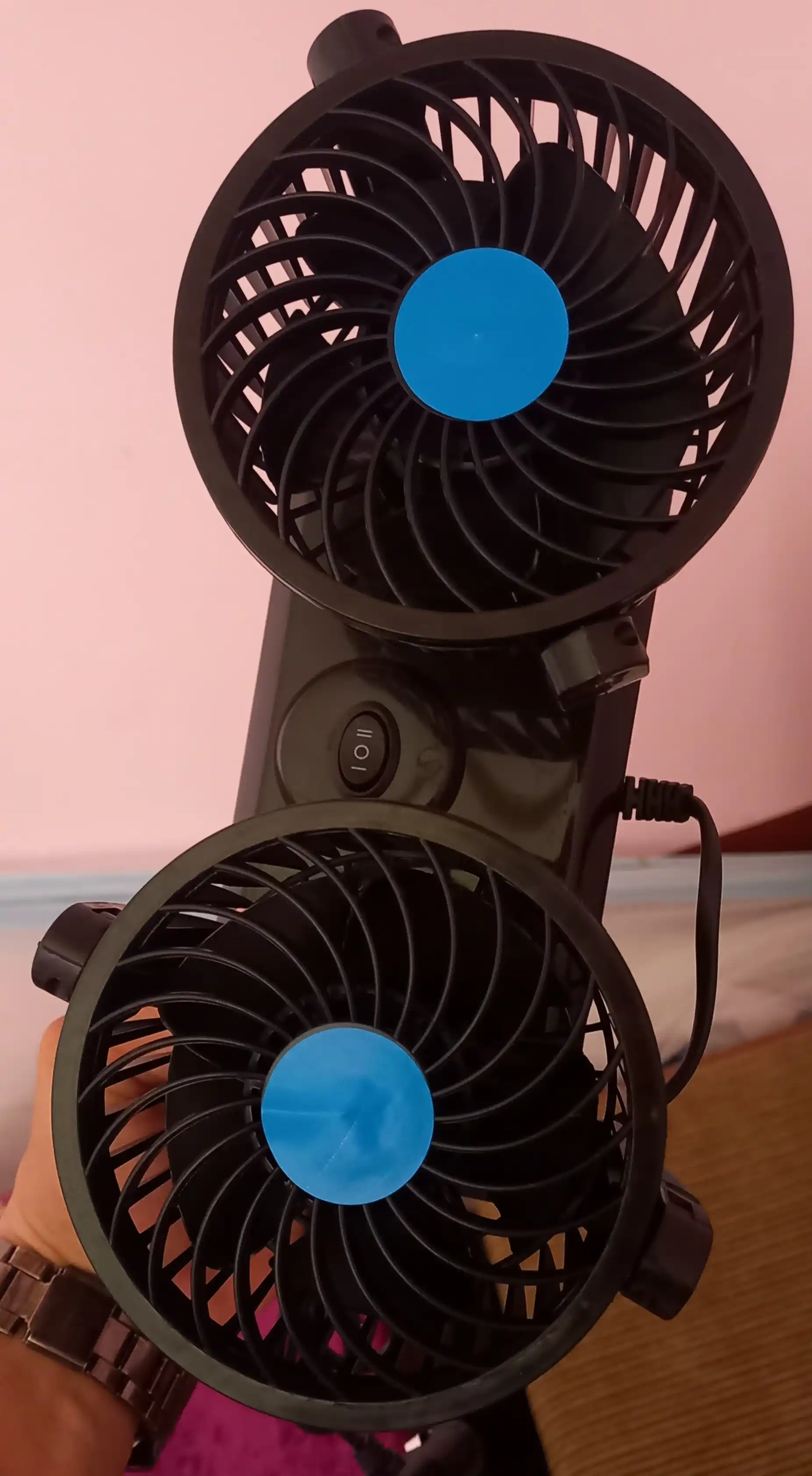 Ventilyator avtomobil ikki boshli vintilator tutatgich portativ avtomobil ventilyatori 12v